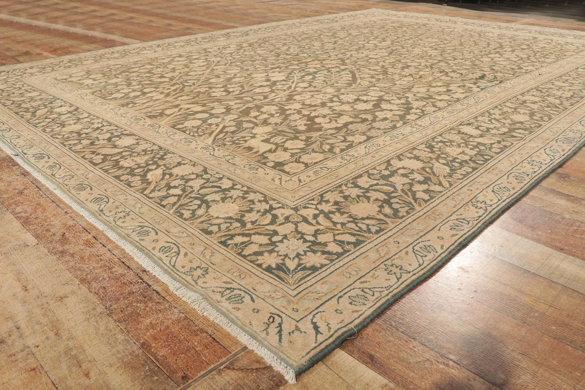 Persischer Täbris-Teppich im Vintage-Stil im Used-Look, Biophiles Design trifft auf Jugendstil im Angebot 1