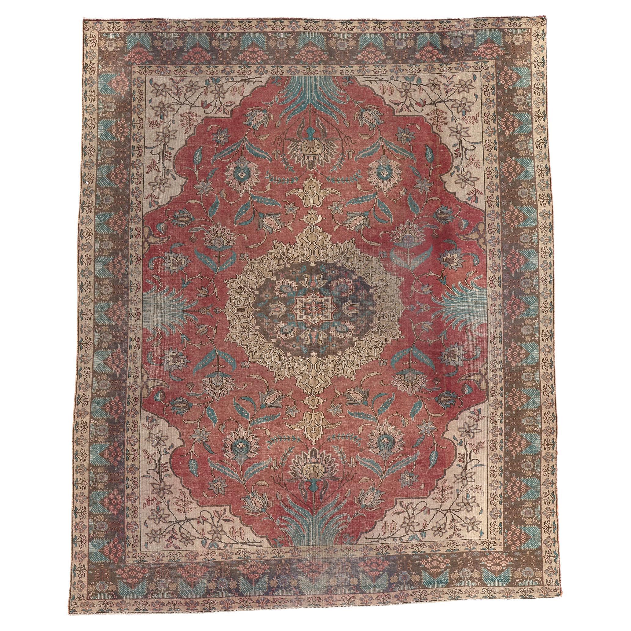 Tapis tabriz persan vintage vieilli, le style artisanal rencontre l'Elegance rustique