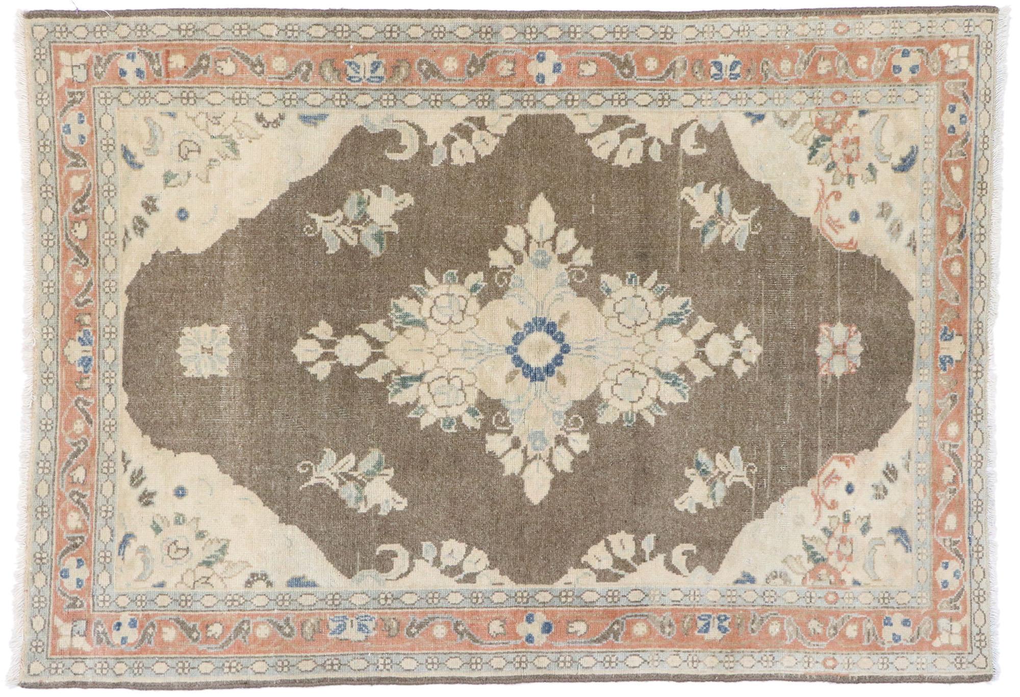 Persischer Viss-Teppich im Vintage-Stil im rustikalen Bauernhausstil, im Used-Stil im Angebot 2