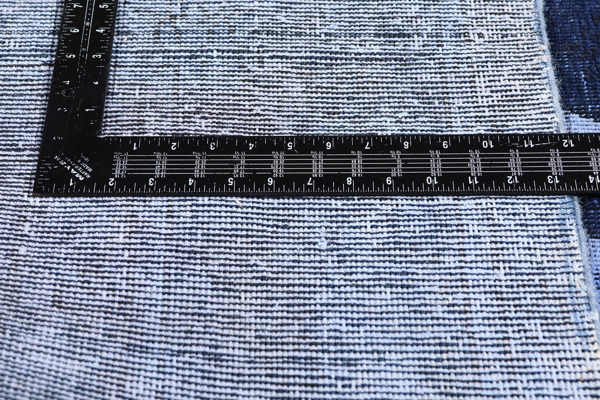 Lana Tappeto con teschio vintage invecchiato ispirato ad Alexander McQueen in vendita