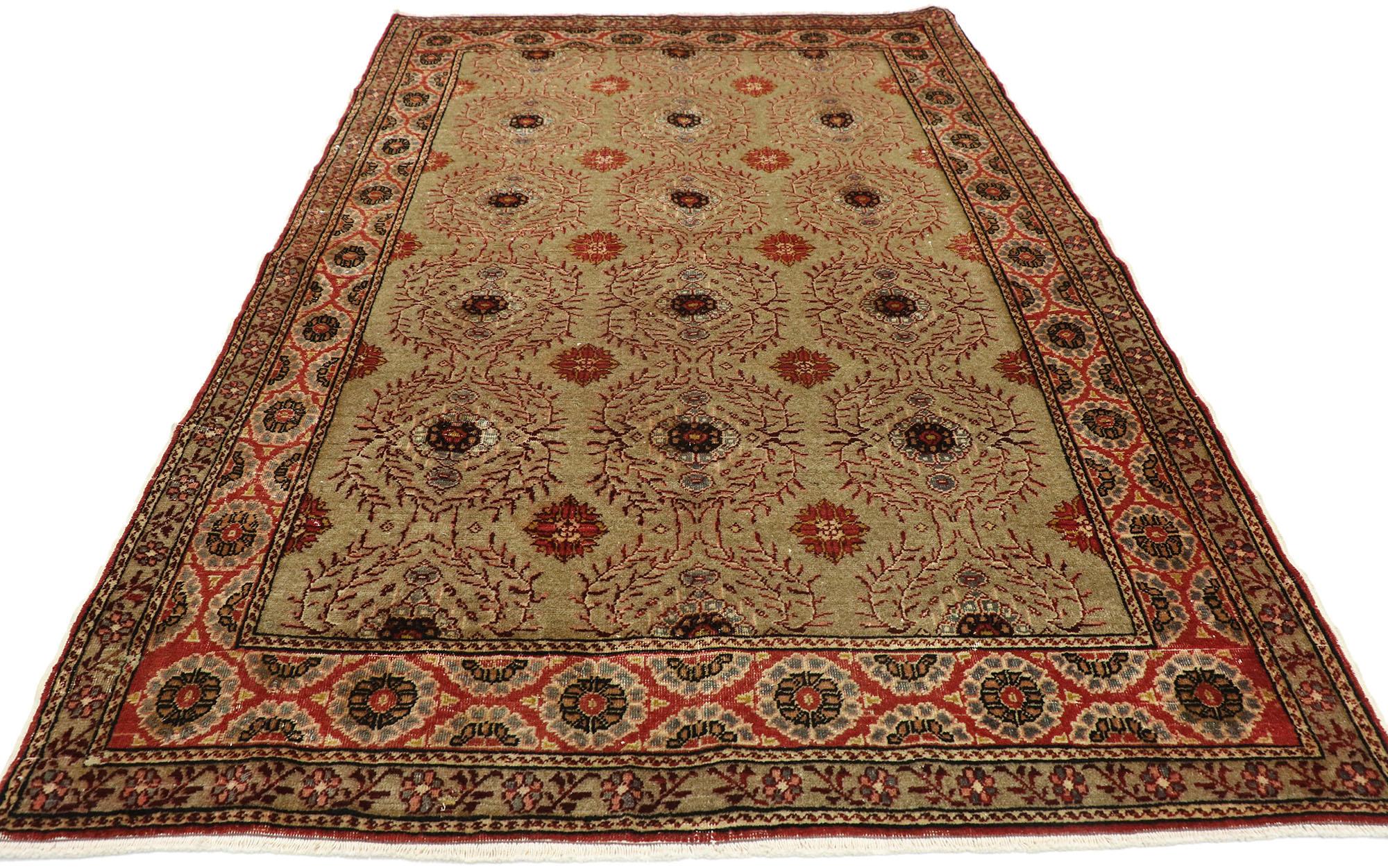 Türkischer Kayseri-Teppich im Vintage-Stil im rustikalen handwerklichen Stil im Distressed-Stil (Oushak) im Angebot