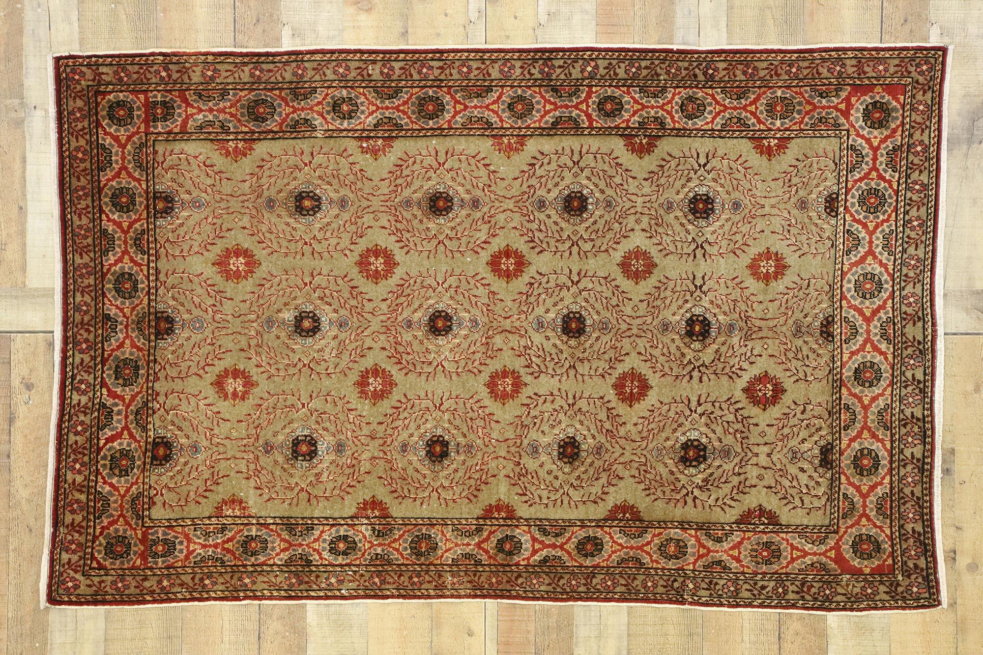 Türkischer Kayseri-Teppich im Vintage-Stil im rustikalen handwerklichen Stil im Distressed-Stil im Angebot 1