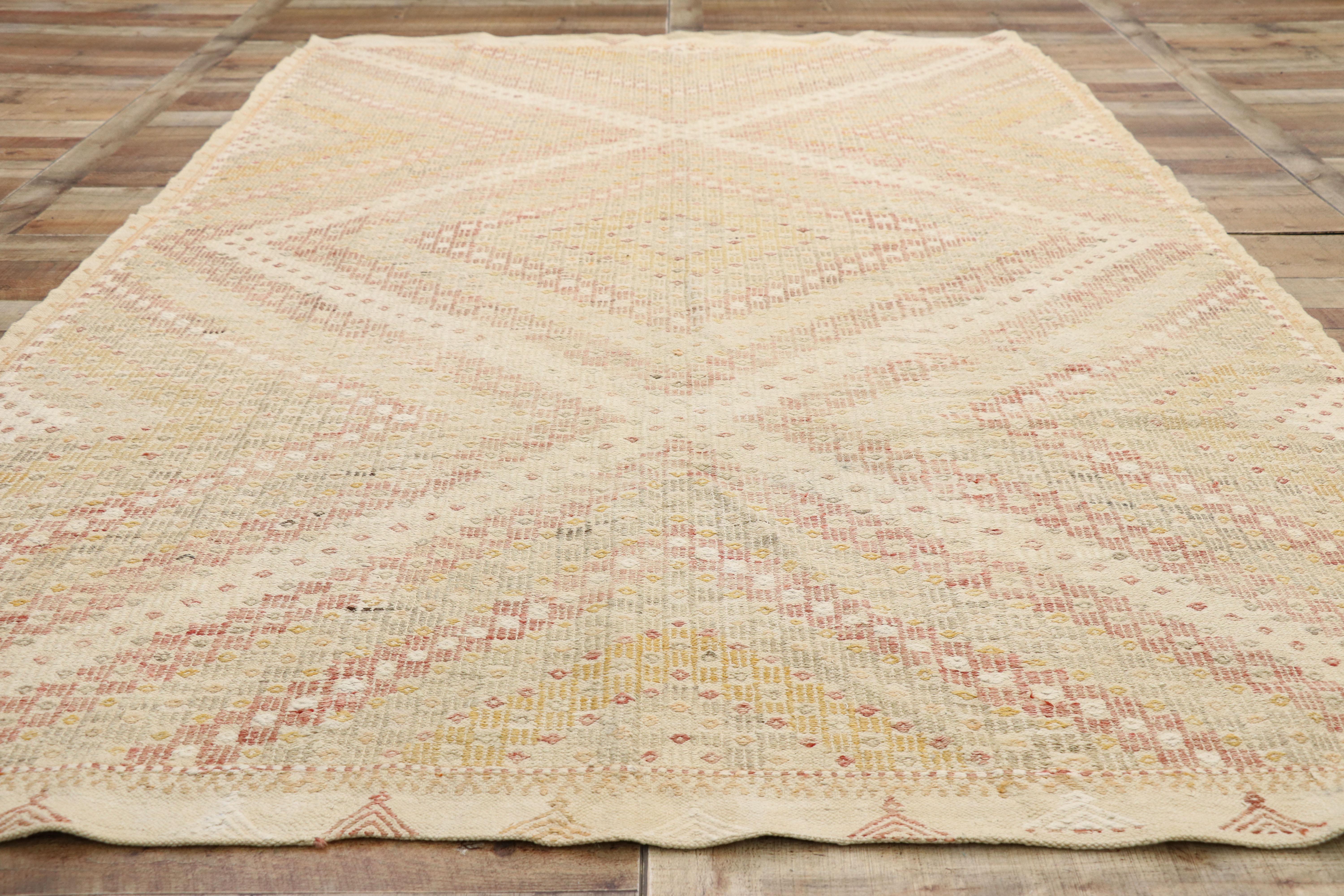 Distressed Vintage Turkish Kilim Rug with Southern Living Style In Distressed Condition For Sale In Dallas, TX