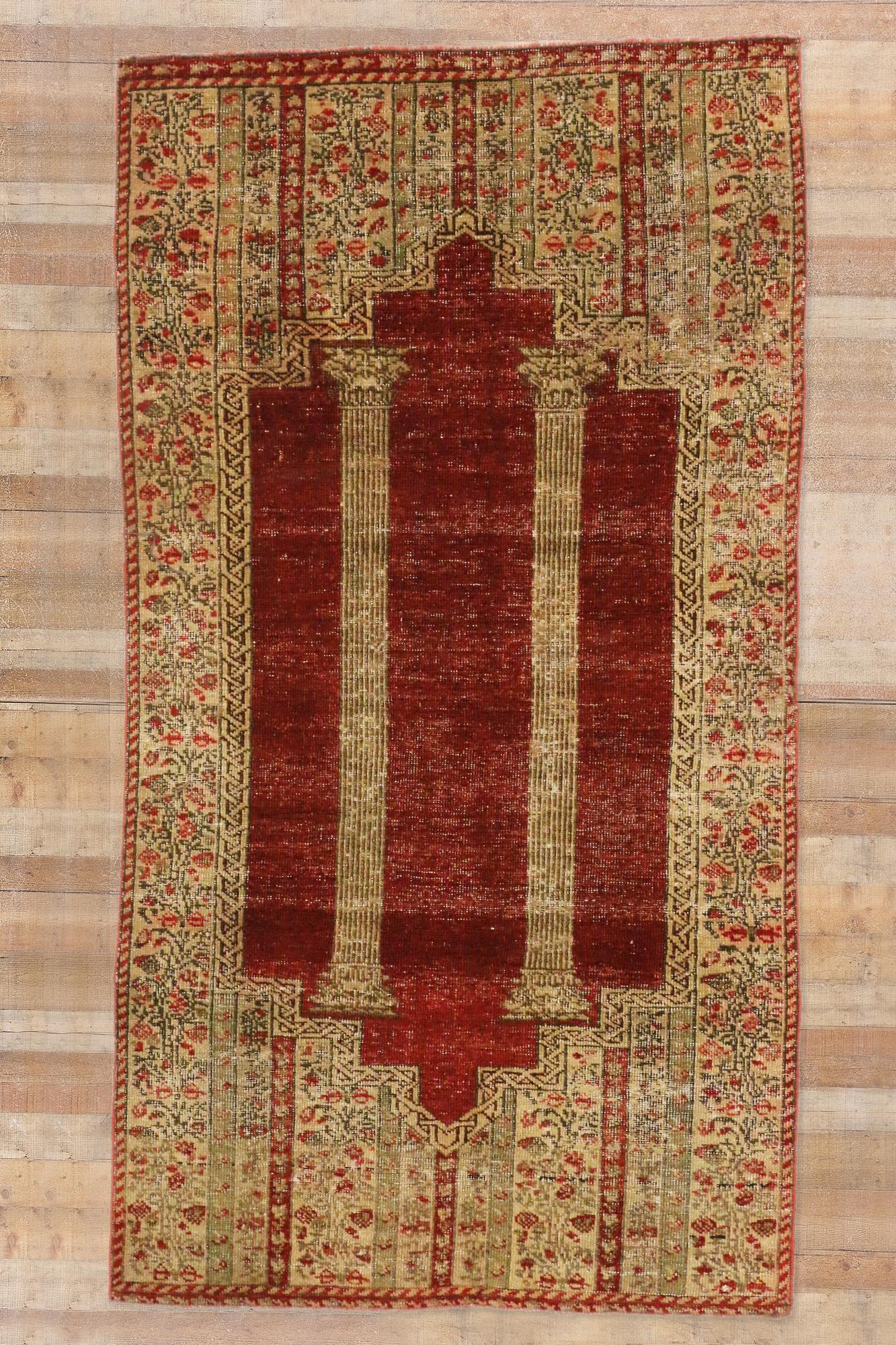 Early 20th Century Turkish Ottoman Prayer Rug with Traditional Style For Sale 1