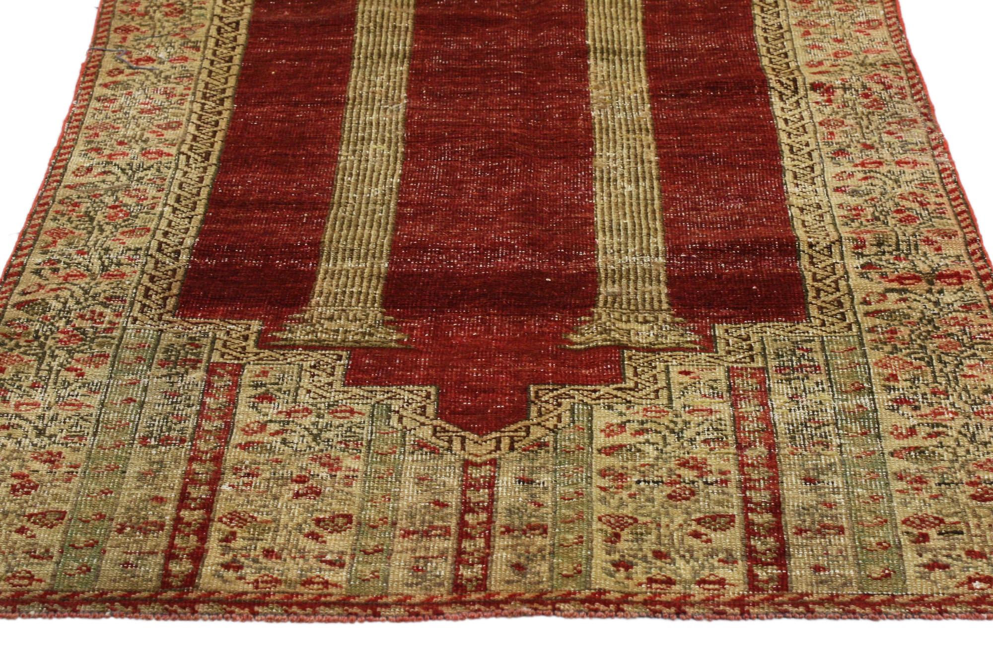 Early 20th Century Turkish Ottoman Prayer Rug with Traditional Style In Distressed Condition For Sale In Dallas, TX