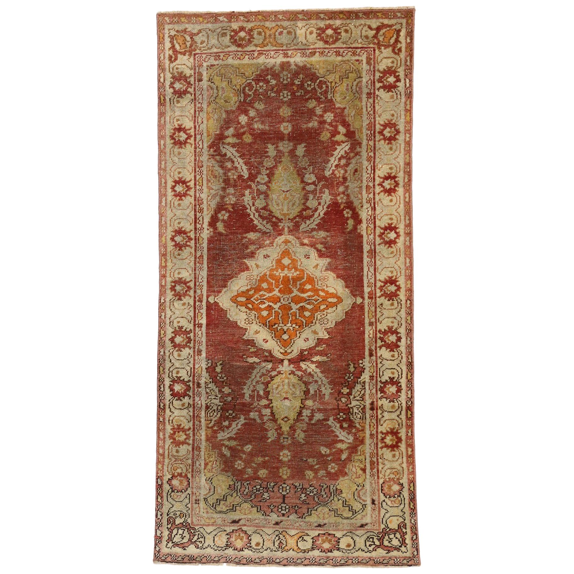 Türkischer Oushak-Akzent-Teppich im Vintage-Stil, Eingangs- oder Foyer-Teppich, im Used-Look