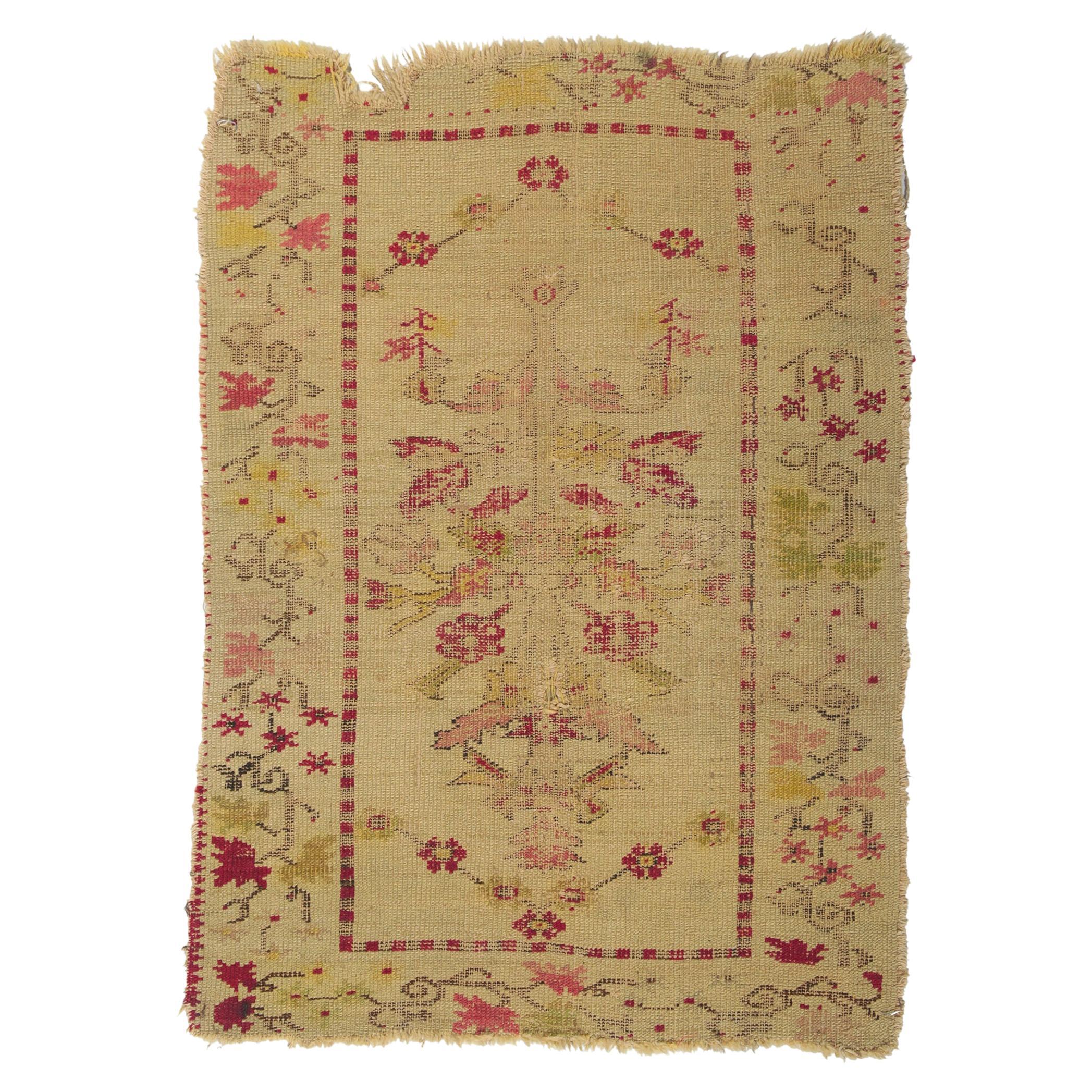 Türkischer Oushak-Teppich im Vintage-Stil im Used-Look, getragen im Bauernhausstil