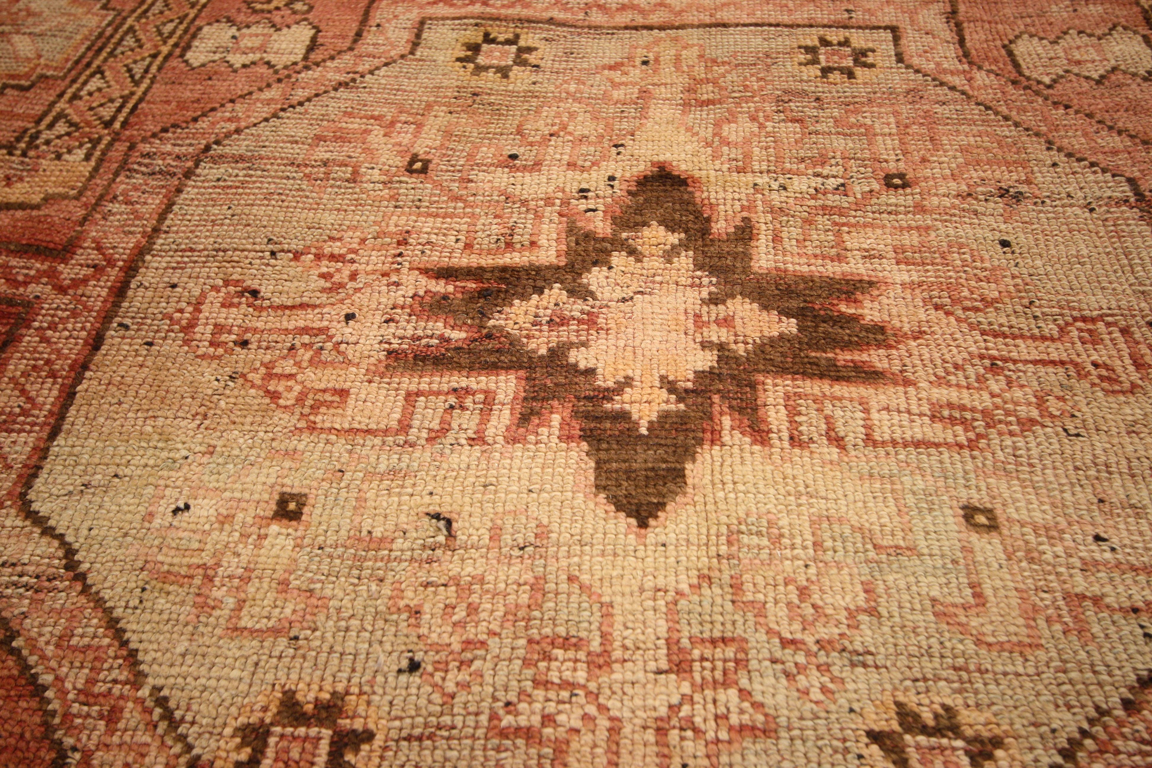 Distressed Vintage Turkish Oushak Gallery Rug with Rustic Art Deco Style In Distressed Condition For Sale In Dallas, TX