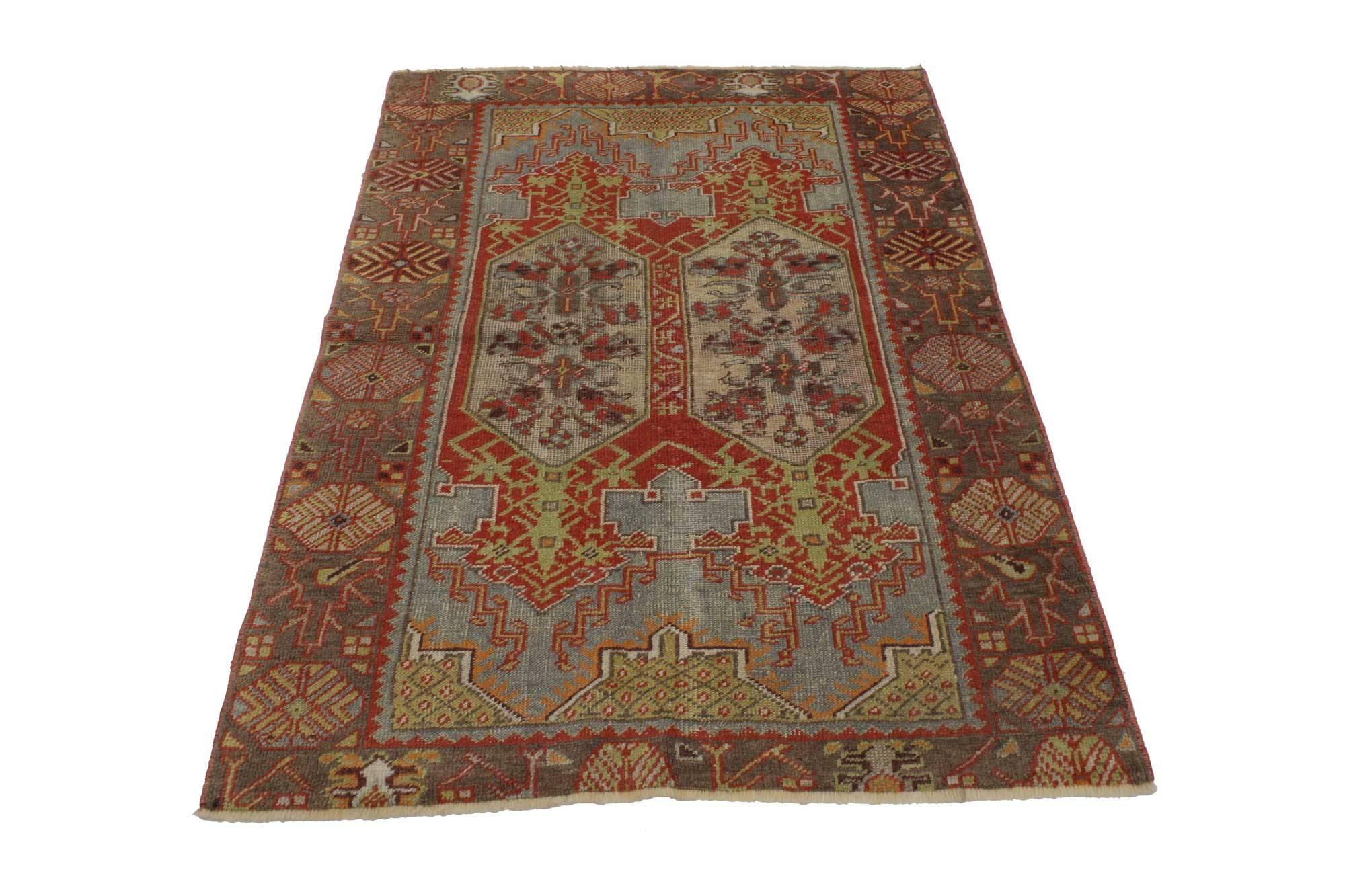 51750 distressed vintage Turkish Oushak rug for kitchen, bathroom, foyer or entry rug. This vintage Turkish Oushak rug features a modern traditional style. Immersed in Anatolian history and refined colors, this vintage Oushak rug combines simplicity