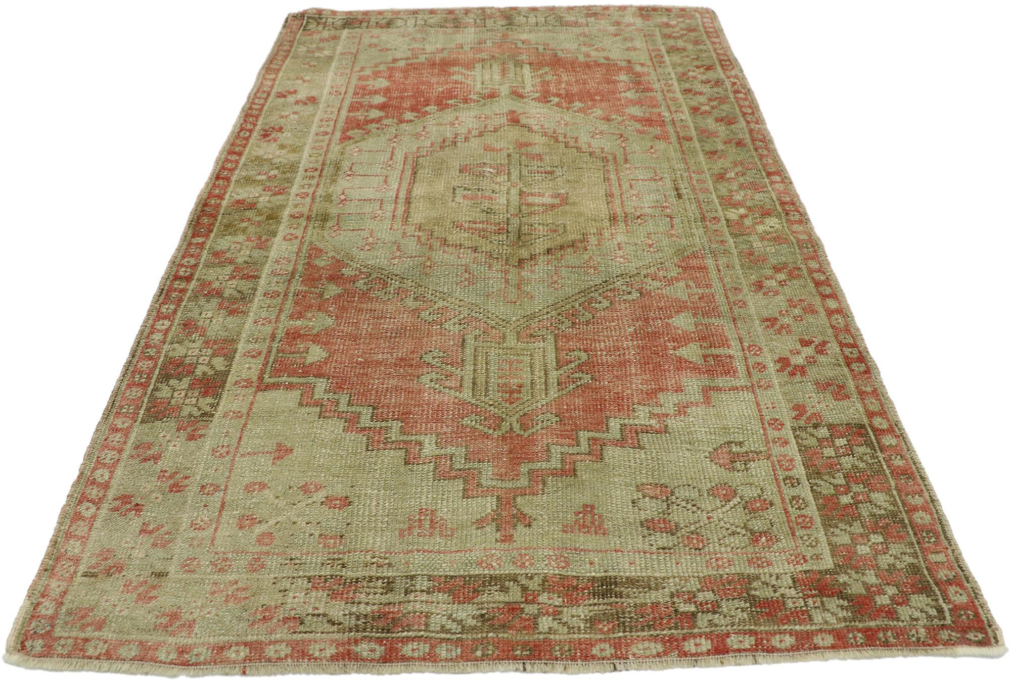 Alfombra Oushak Turca Vintage Desgastada Estilo Rústico y Tribal Turco en venta