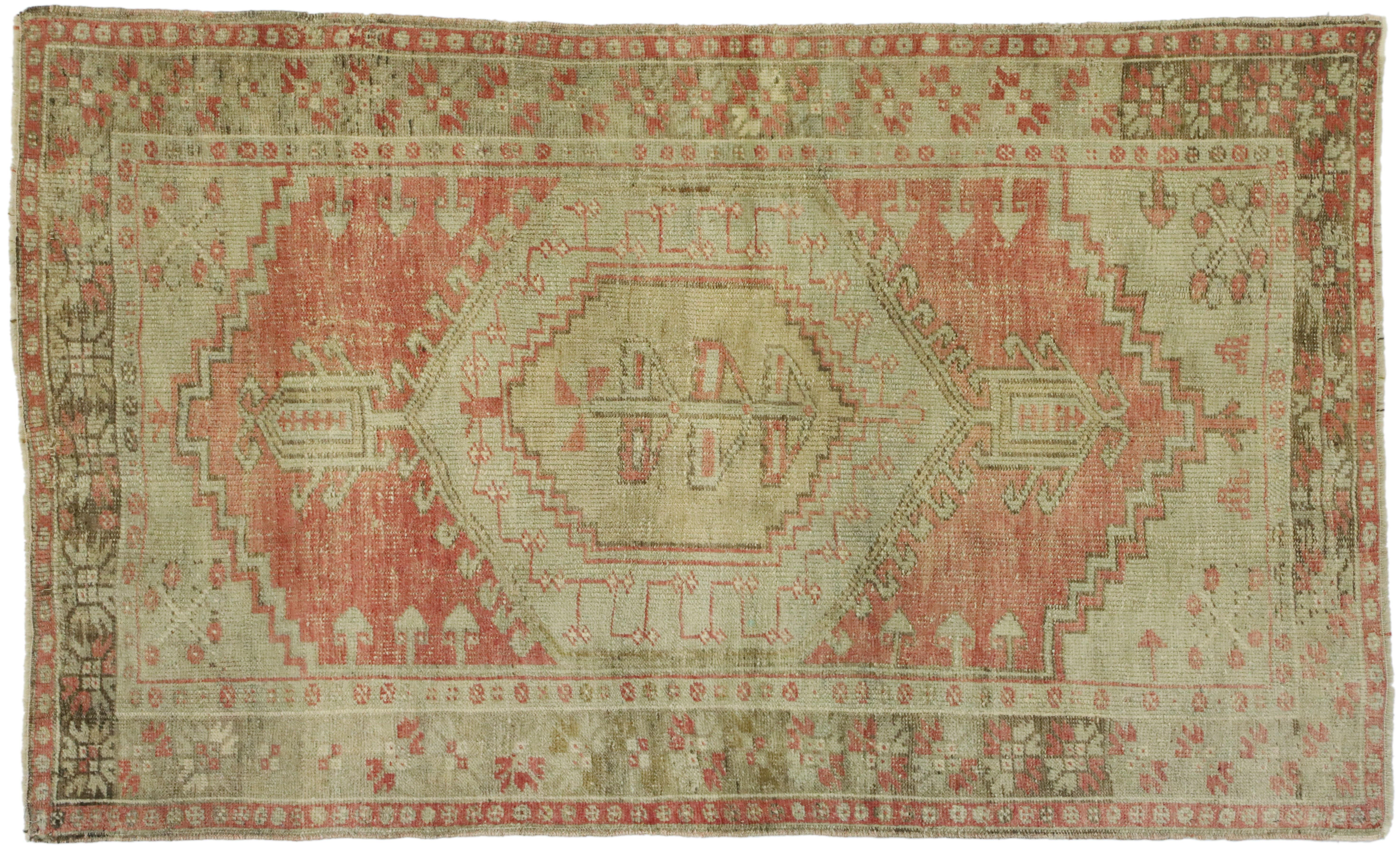 Alfombra Oushak Turca Vintage Desgastada Estilo Rústico y Tribal en venta 2