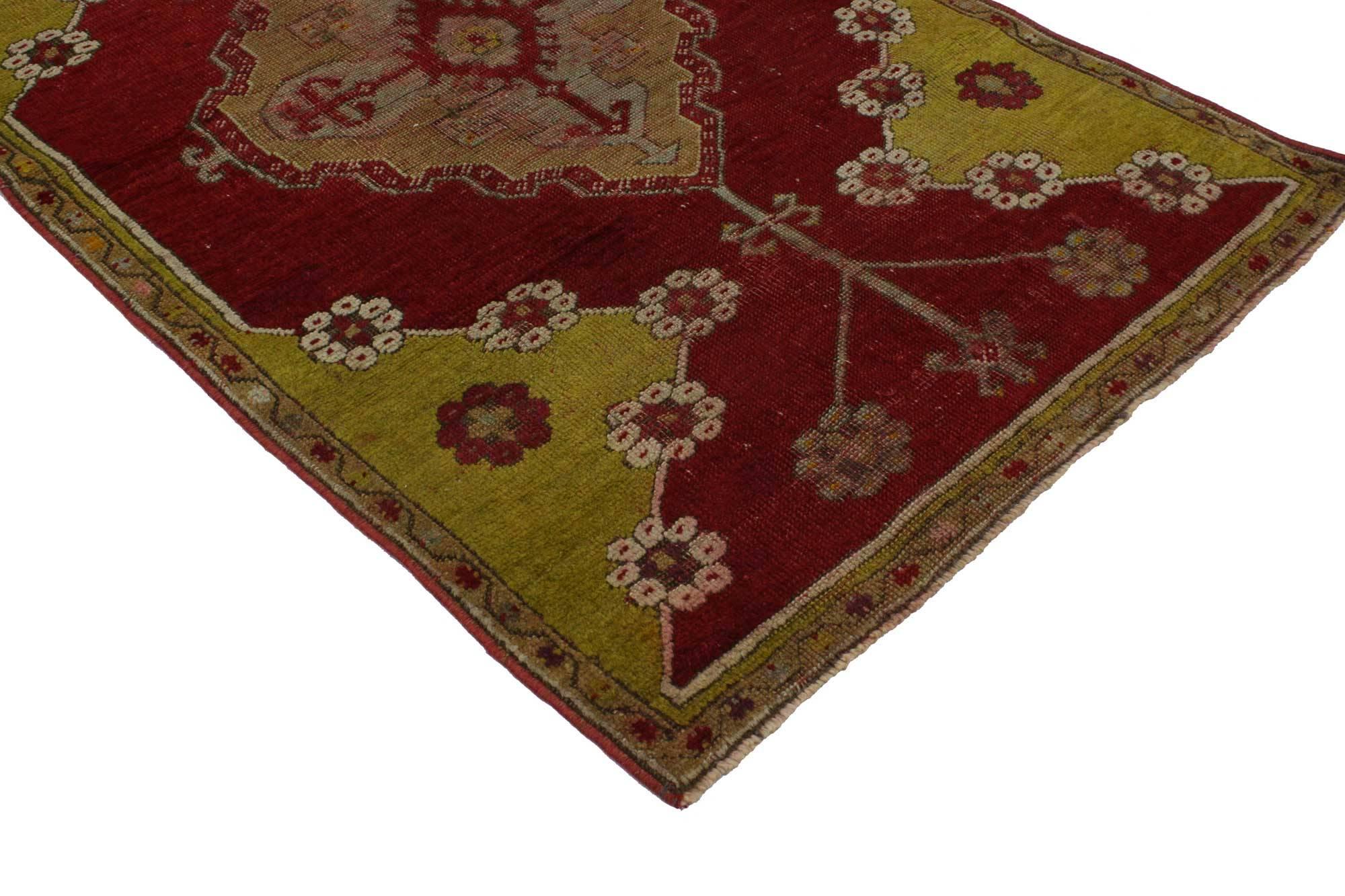 Jacobéen Tapis turc Oushak vintage vieilli de style jacobéen, tapis de chambre ou d'entrée en vente