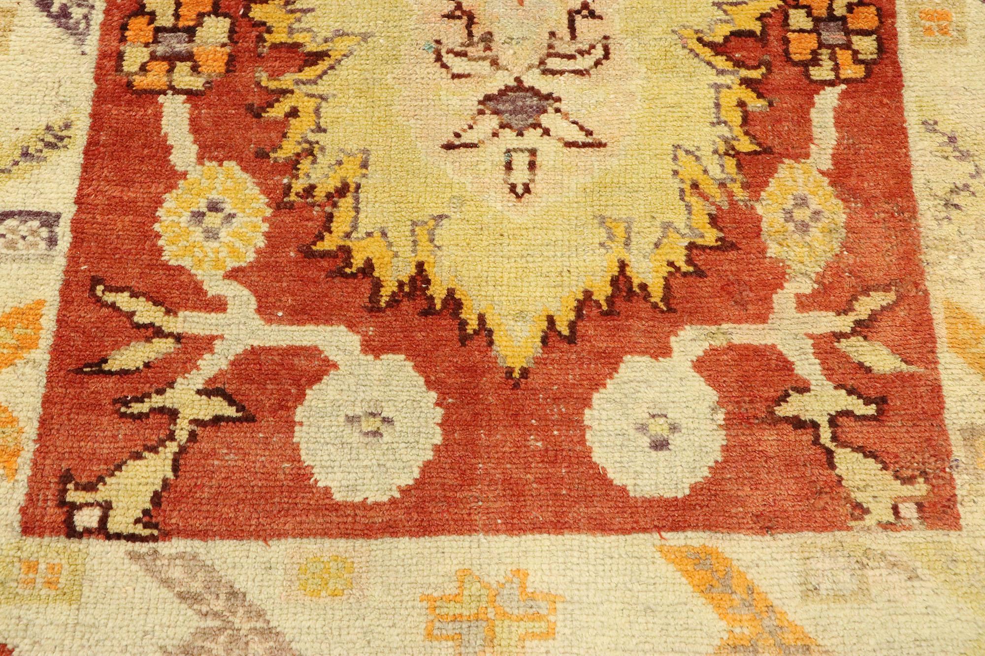 Alfombra Oushak Turca Vintage Desgastada de Estilo Moderno Rústico Noroccidental Anudado a mano en venta