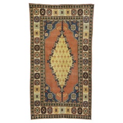 Türkischer Oushak-Teppich im Vintage-Stil im rustikalen Arts & Crafts-Stil, im Used-Look
