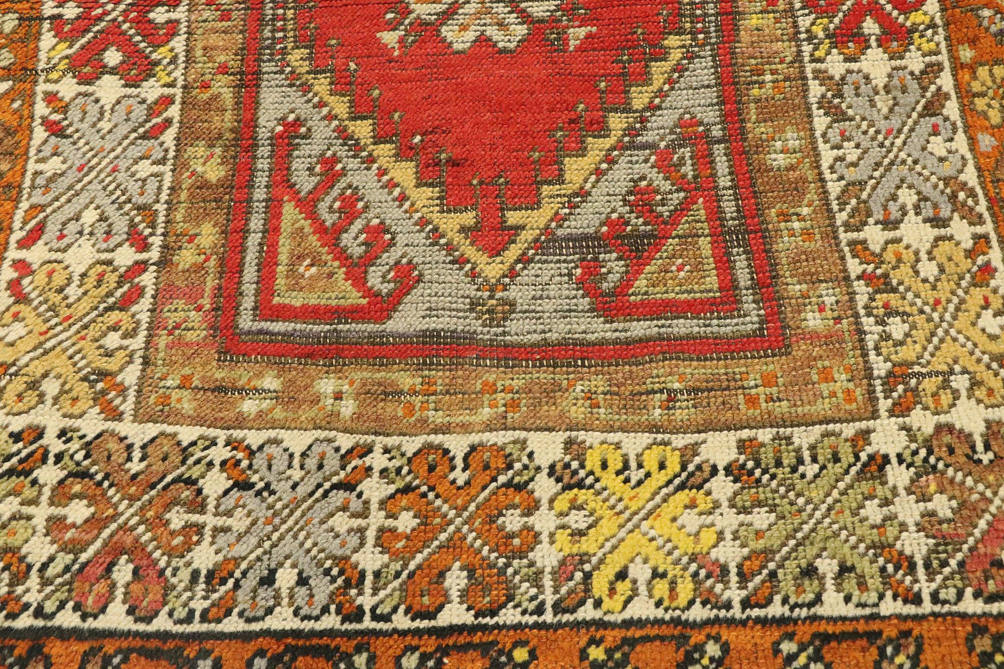 Distressed Vintage Turkish Oushak Rug with Rustic Northwestern Style In Distressed Condition For Sale In Dallas, TX