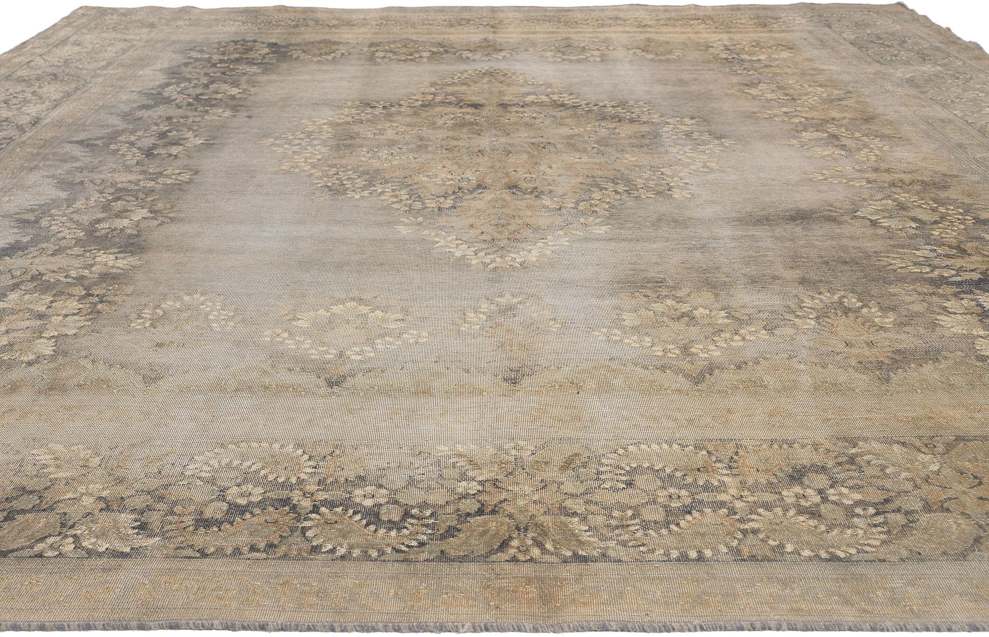 Industriel Tapis turc teinté vintage, néo-colonial américain rencontre le moderne industriel en vente