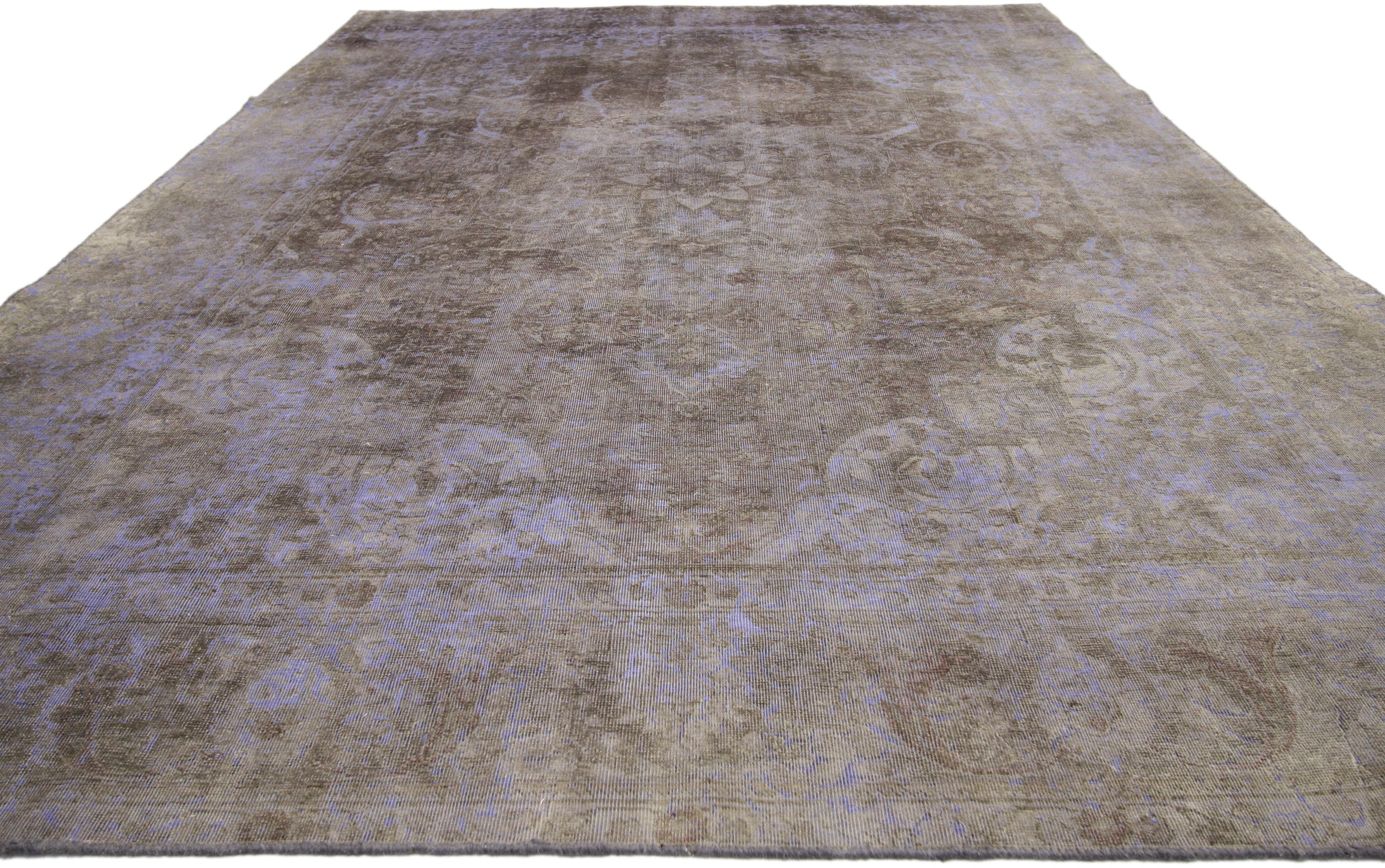 Industriel Tapis turc vintage vieilli avec style industriel moderne et romantique français en vente