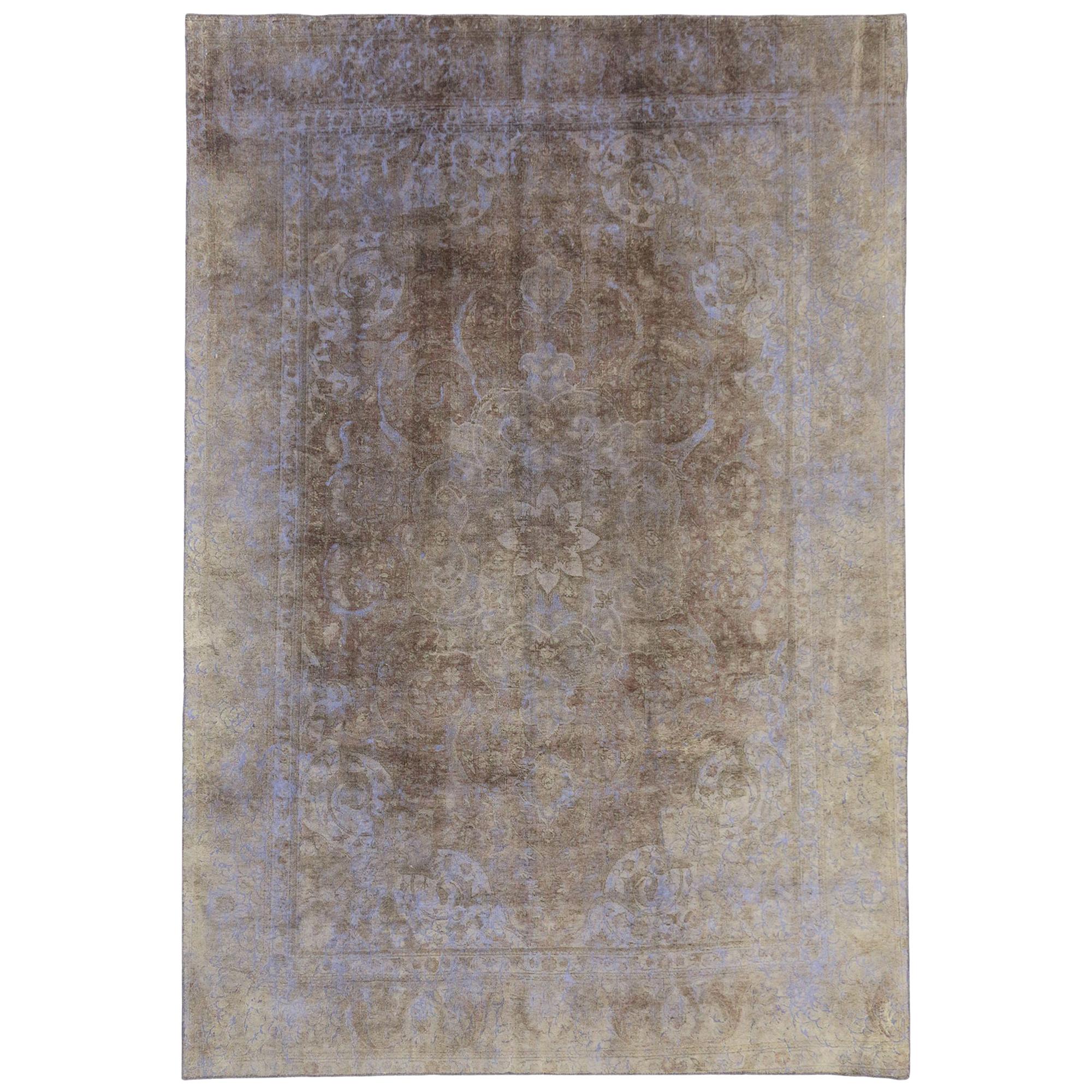 Tapis turc vintage vieilli avec style industriel moderne et romantique français en vente