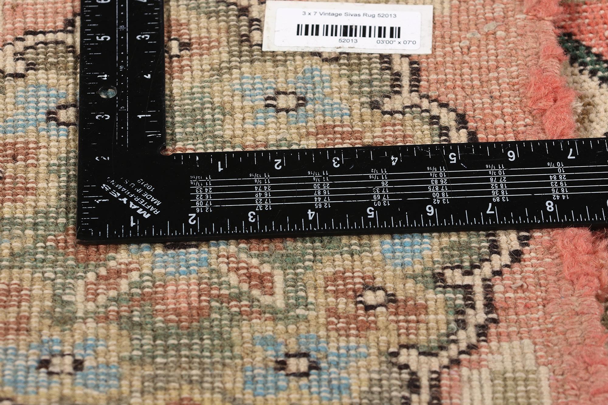 Tapis turc Sivas vintage Zeki Muren vieilli Abîmé - En vente à Dallas, TX