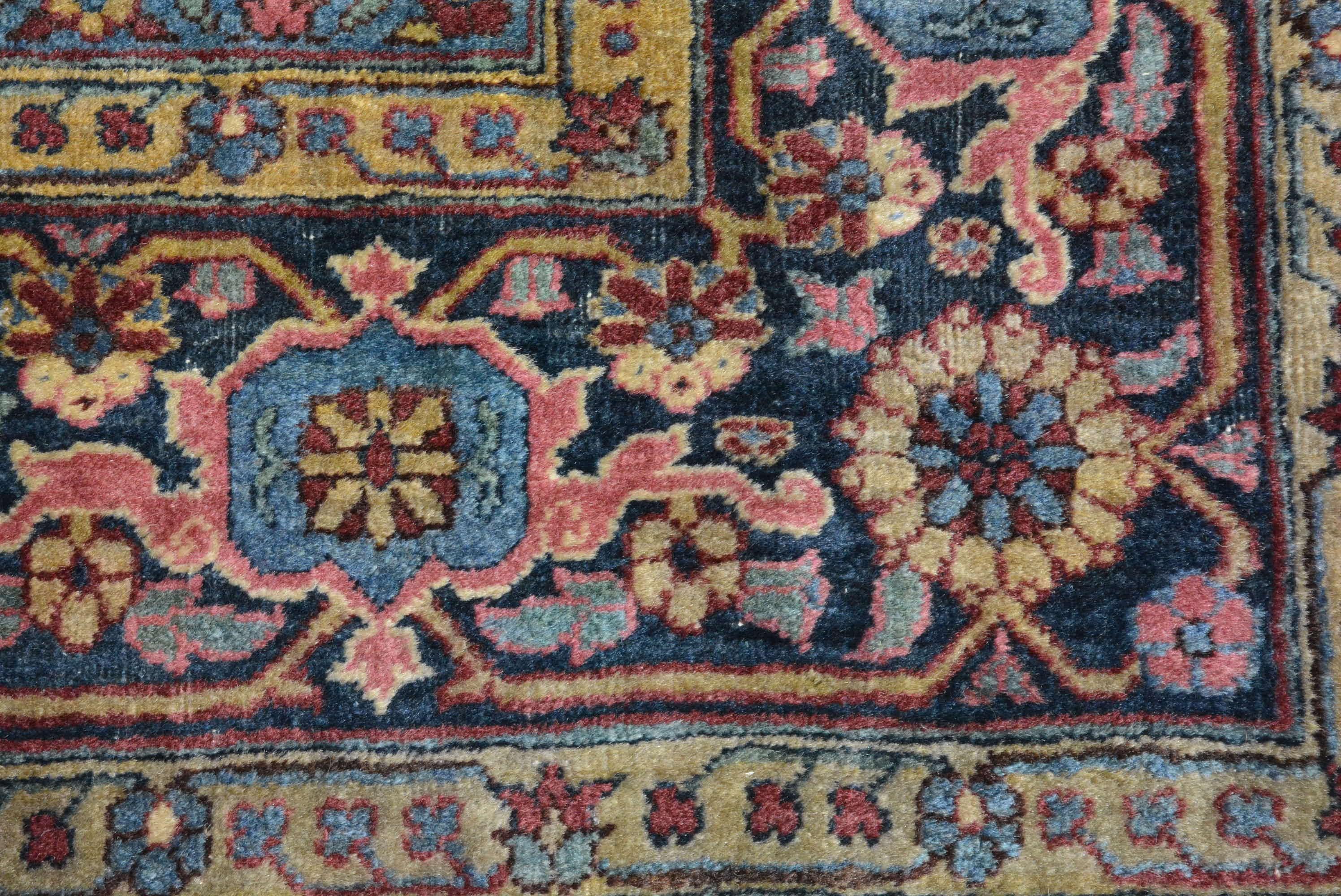 Distressed Vintage Turkish Sivas Carpet In Good Condition For Sale In Closter, NJ