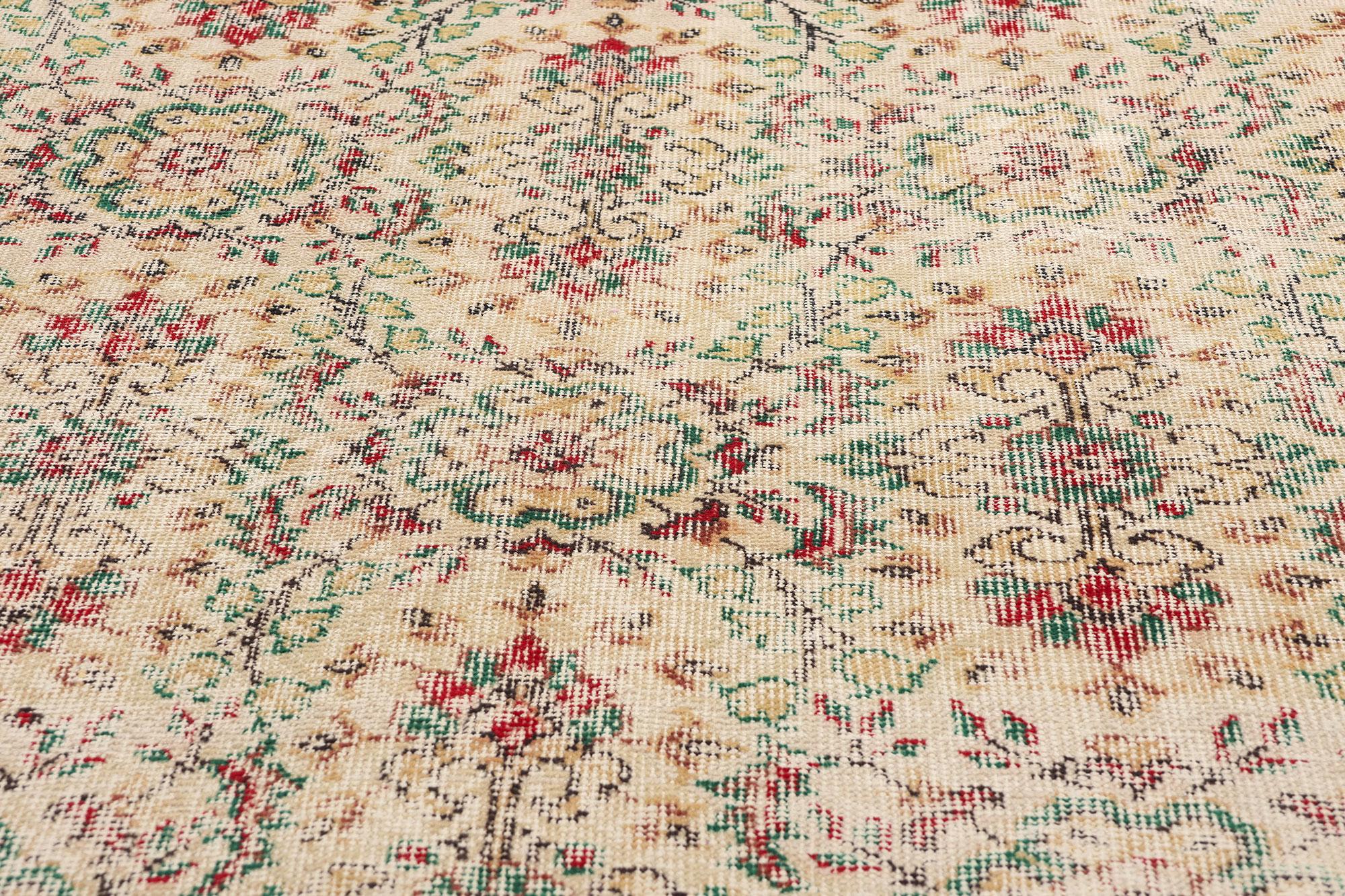 Türkischer Sivas-Teppich im Vintage-Look im Zustand „Starke Gebrauchsspuren“ im Angebot in Dallas, TX