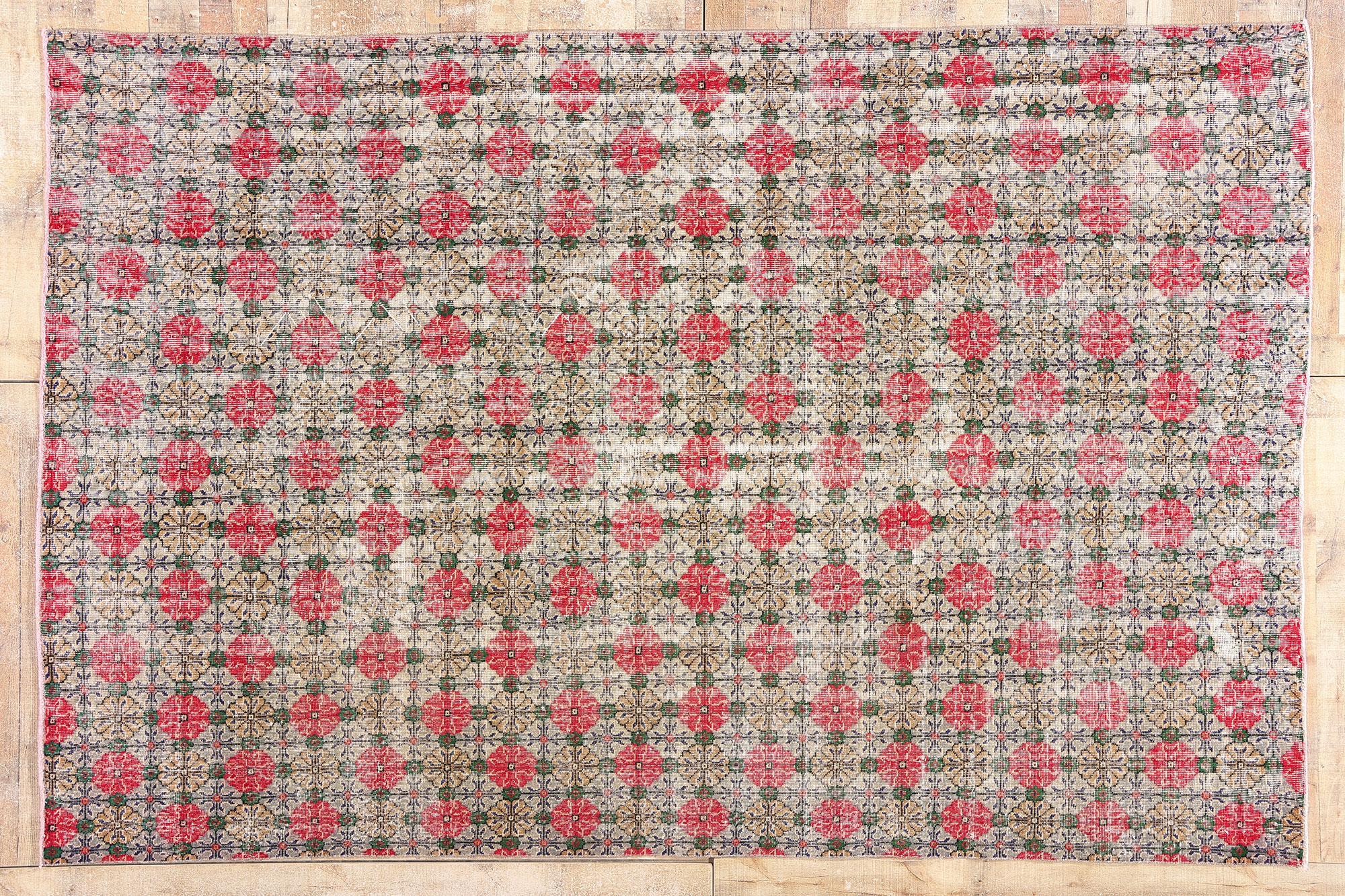 1950's Zeki Muren Distressed Turkish Sivas Rug with Traditional Style en vente 2