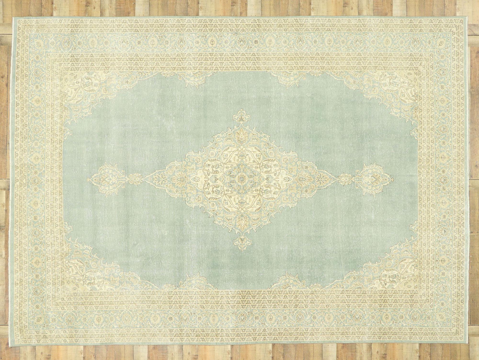 Gealterter türkischer Sivas-Teppich im Gustavianischen Stil im Angebot 1