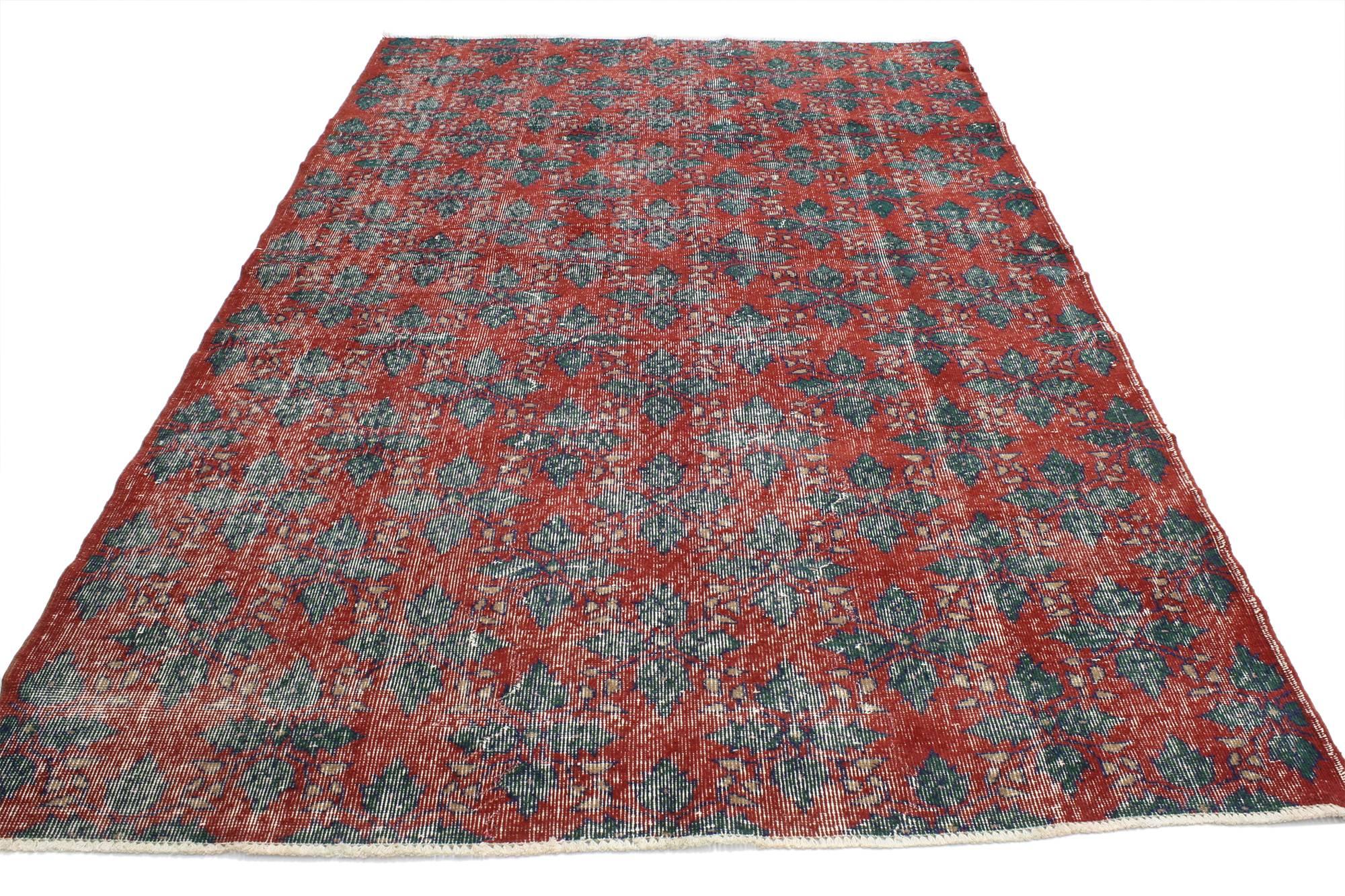 52030 Zeki Muren Tappeto vintage turco Sivas con stile industriale Art Deco 05'06 x 09'00. Questo tappeto turco Sivas vintage con uno stile moderno e industriale Art Deco presenta un motivo geometrico all-over composto da foglie a quattro petali e
