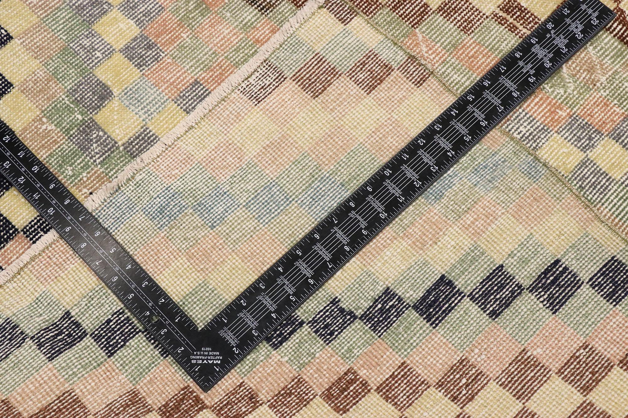 Annodato a mano Tappeto Sivas turco vintage con stile cubista moderno e rovinato in vendita