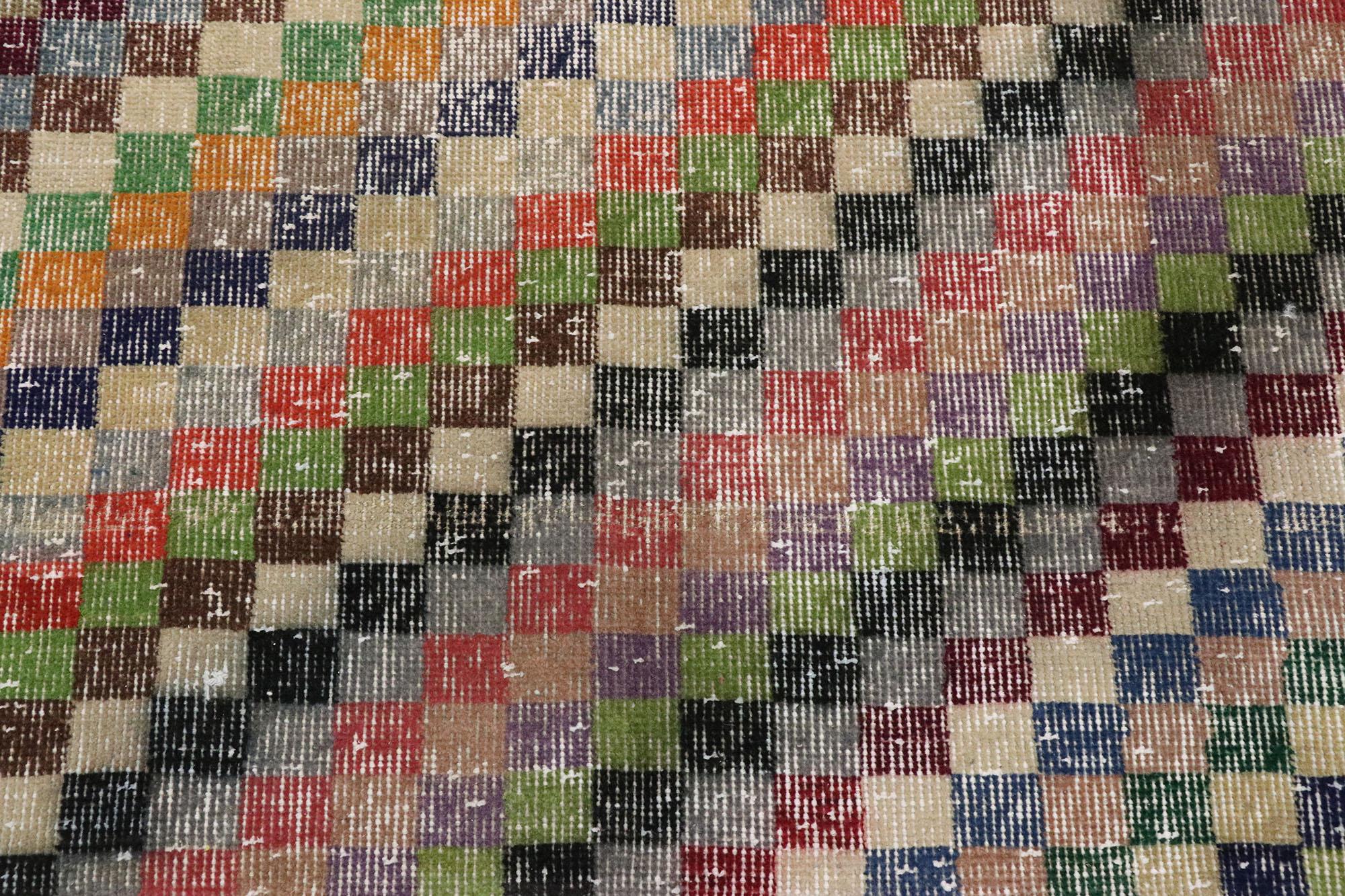 Türkischer Sivas-Teppich im Vintage-Stil im modernen industriellen kubistischen Stil, im Used-Stil im Zustand „Starke Gebrauchsspuren“ im Angebot in Dallas, TX