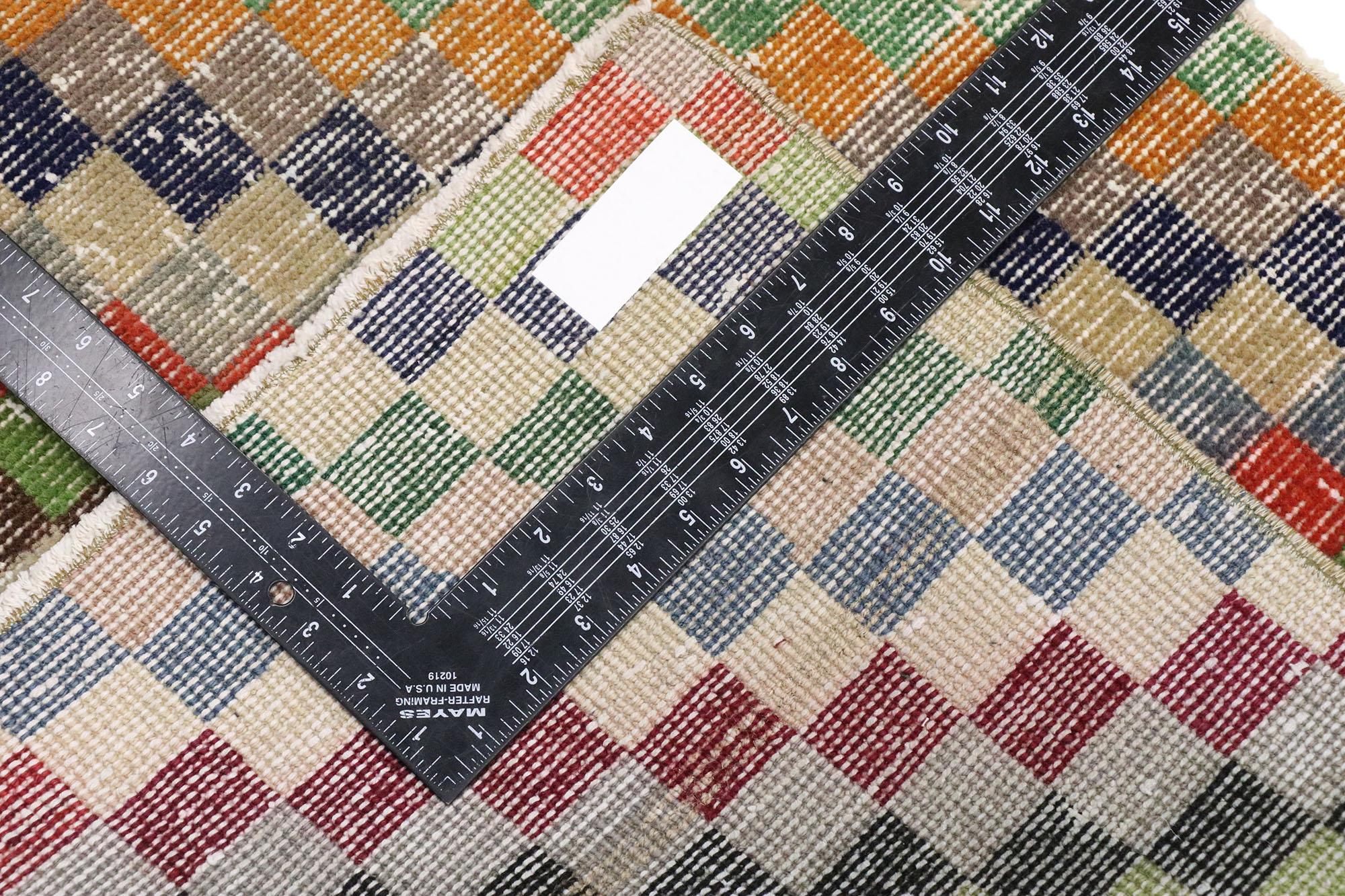 Türkischer Sivas-Teppich im Vintage-Stil im modernen industriellen kubistischen Stil, im Used-Stil (20. Jahrhundert) im Angebot