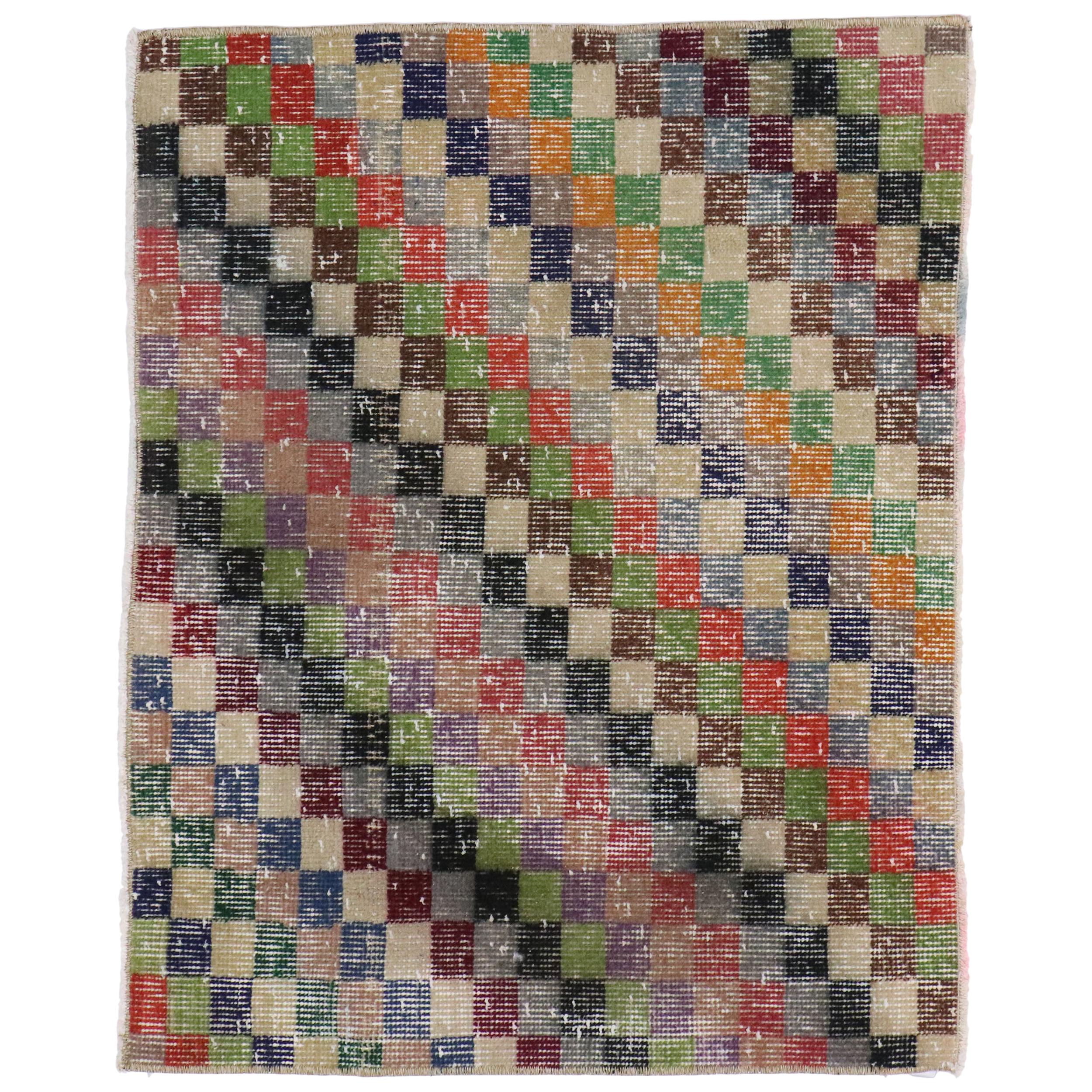 Türkischer Sivas-Teppich im Vintage-Stil im modernen industriellen kubistischen Stil, im Used-Stil im Angebot