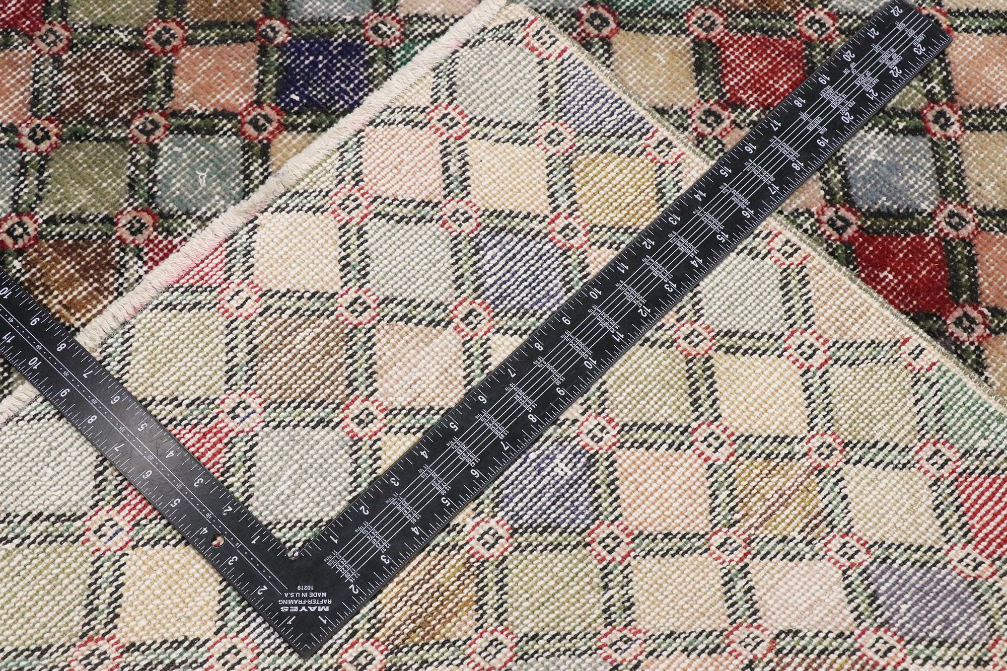 Türkischer Sivas-Teppich im Vintage-Stil mit romantischem Mid-Century-Modern-Stil, im Used-Stil (20. Jahrhundert) im Angebot