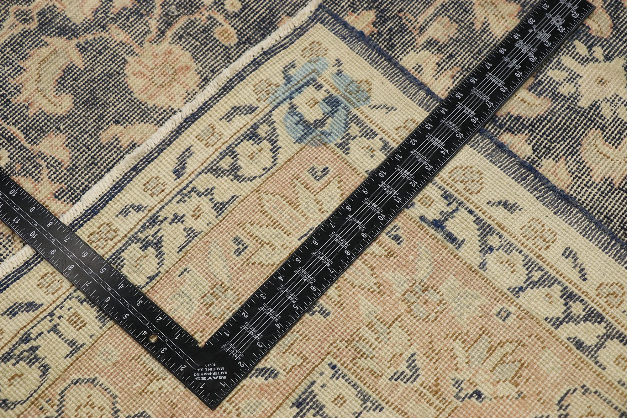 Tapis turc Sivas vintage vieilli avec motif colonial américain rustique  Style Abîmé - En vente à Dallas, TX