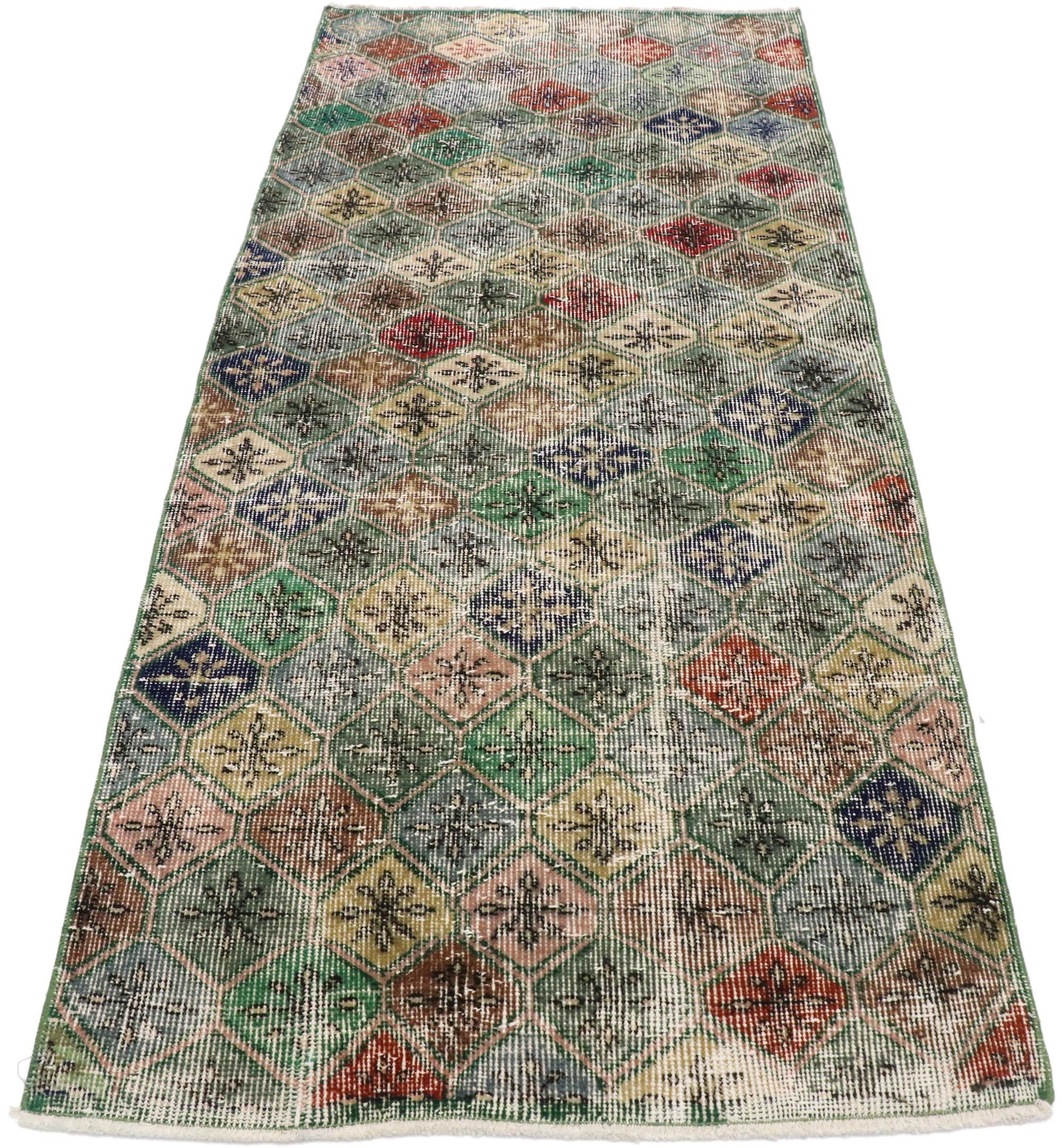 Distressed Vintage Turkish Sivas Rug with Rustic English Country Style In Distressed Condition In Dallas, TX