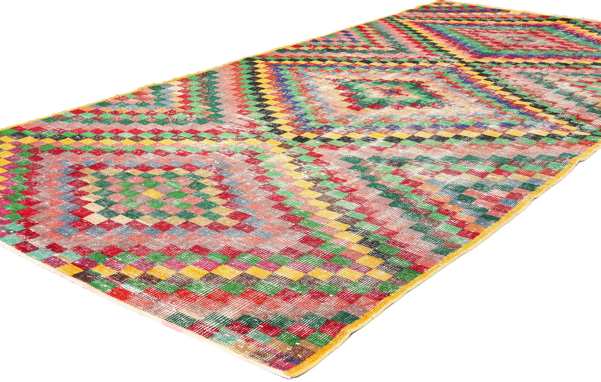 53294 Alfombra Sivas Turca Vintage Envejecida Zeki Muren, 04'05 x 09'01. Enclavadas en los tranquilos paisajes de la región turca de Sivas, las alfombras turcas de Sivas de Zeki Muren rinden homenaje al legado de la estimada cantante turca que sigue