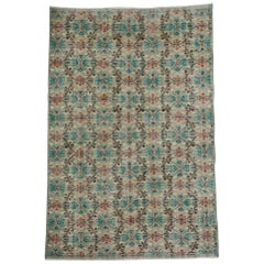 Tappeto Sivas turco d'epoca con stile Shabby Chic della fattoria svedese