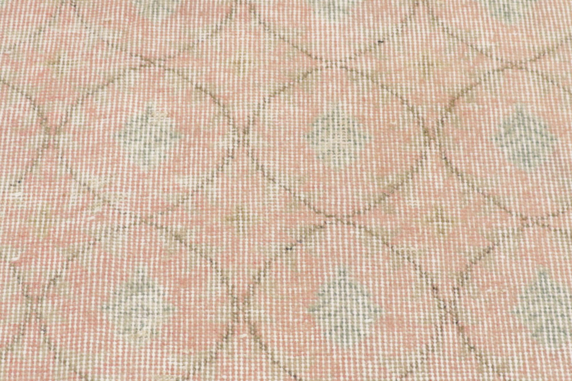 Distressed Soft Pink Vintage Turkish Sivas Rug In Distressed Condition For Sale In Dallas, TX