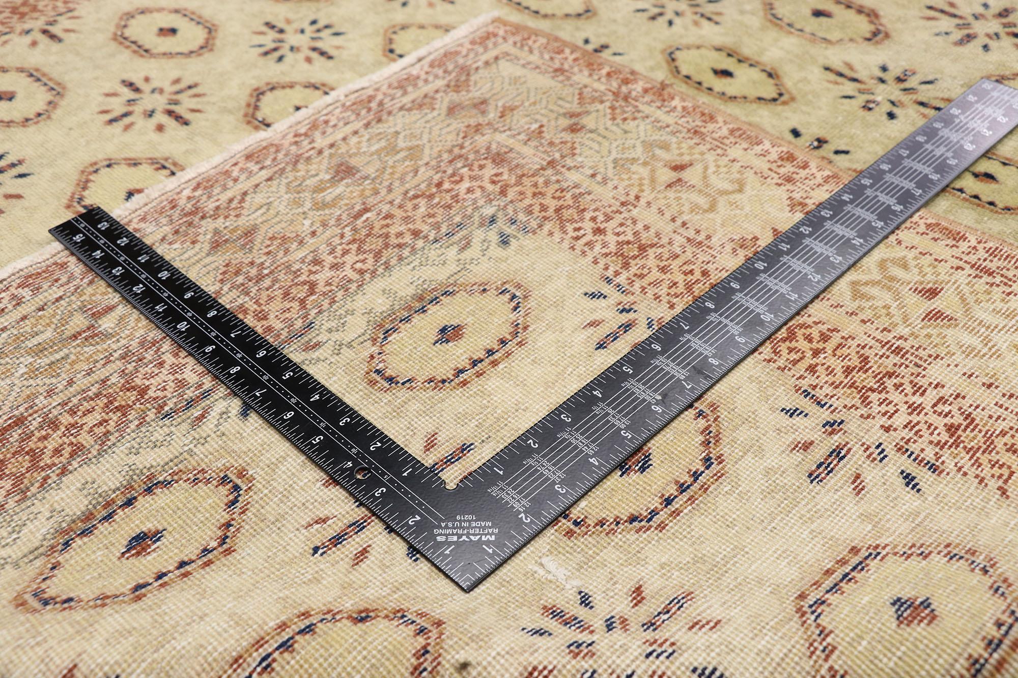 Gealterter türkischer Sivas-Teppich mit turkmenischem Design und edwardianischem Stil (Handgeknüpft) im Angebot