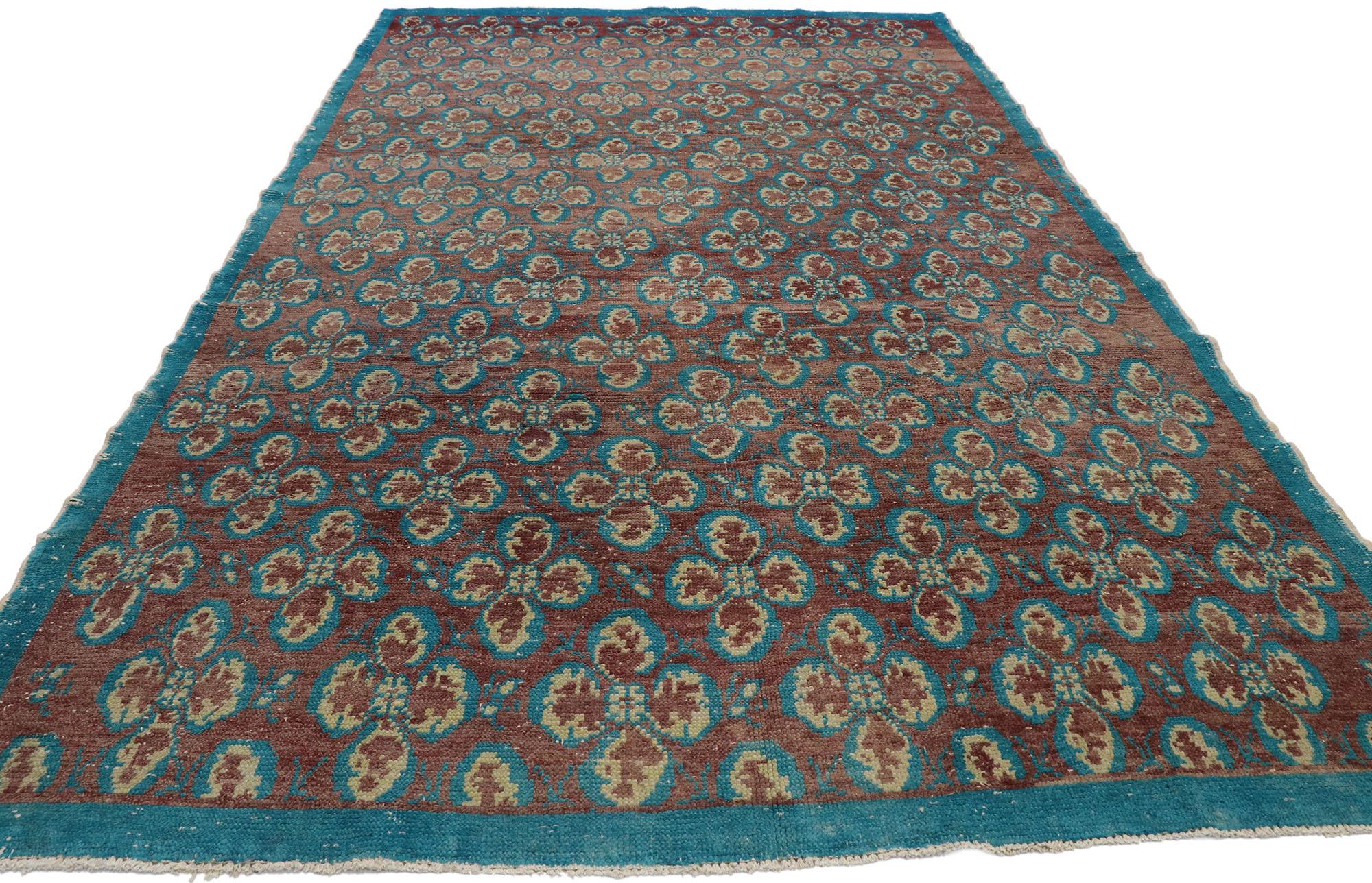 Distressed Vintage Turkish Sivas Rug with Victorian Bohemian Style In Distressed Condition For Sale In Dallas, TX