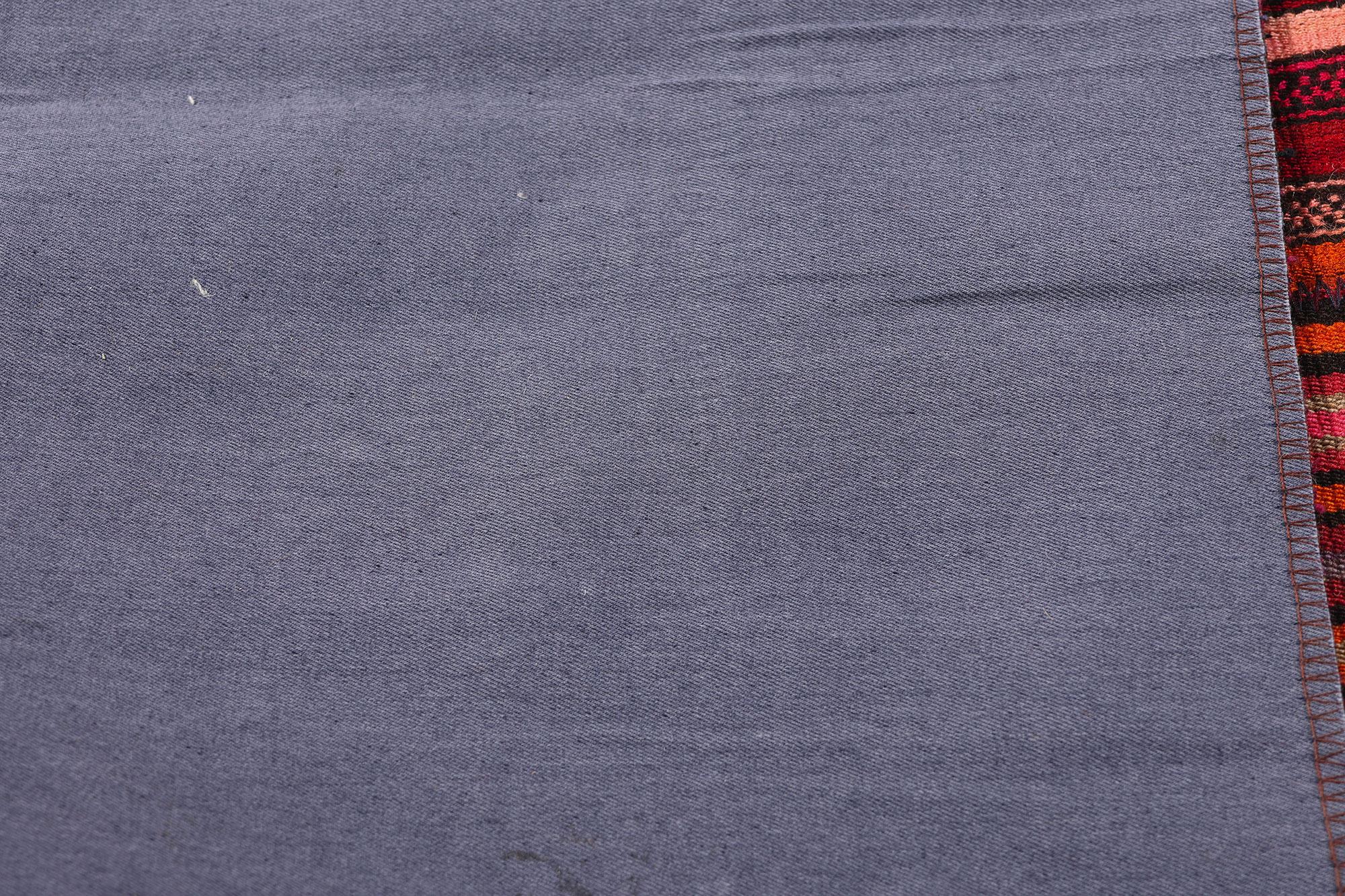 XX secolo Tappeto turco Rug & Kilim a righe degli anni '60 con stile moderno e rustico Cabine in vendita