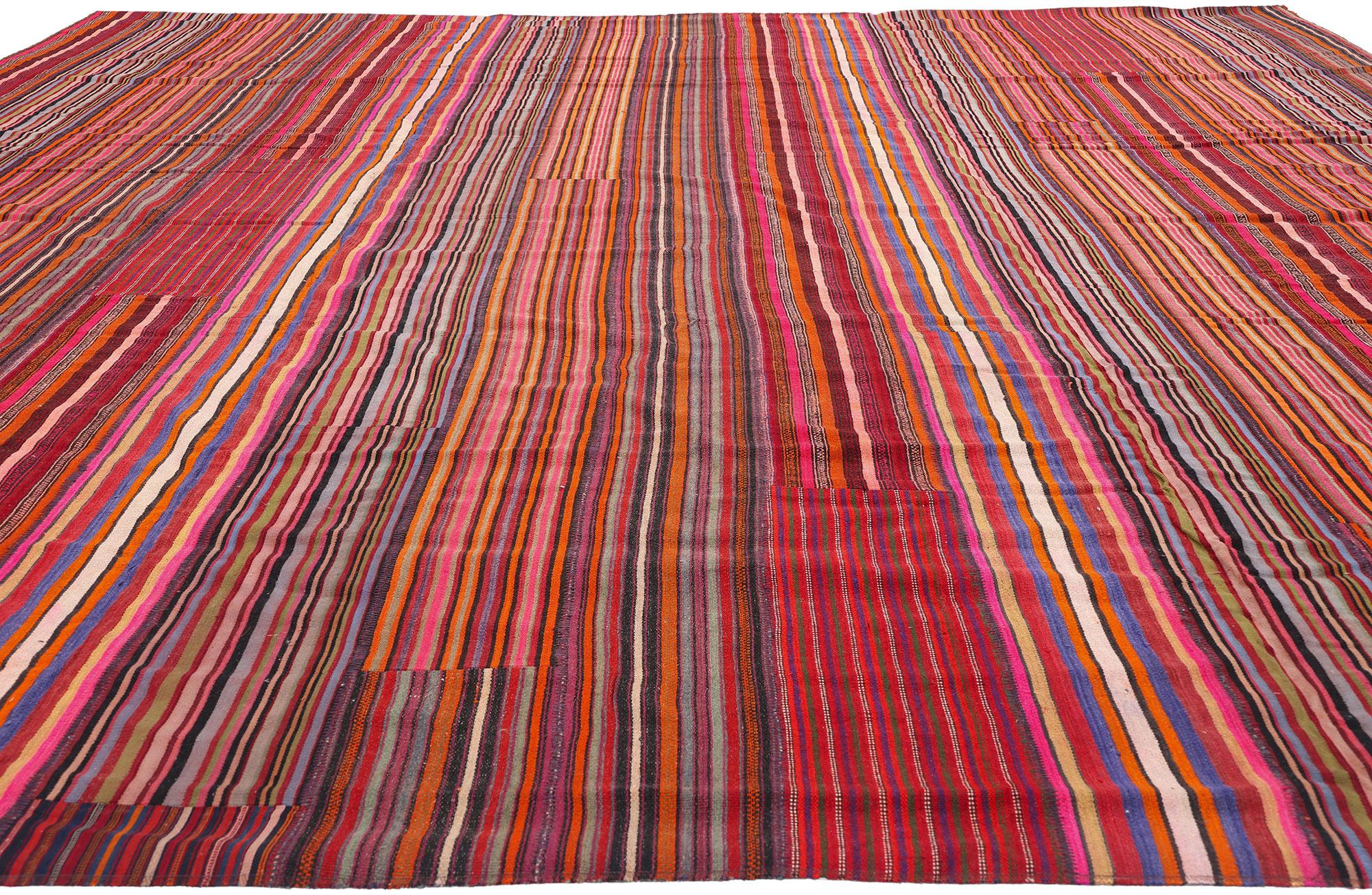 Turco Tappeto turco Rug & Kilim a righe degli anni '60 con stile moderno e rustico Cabine in vendita