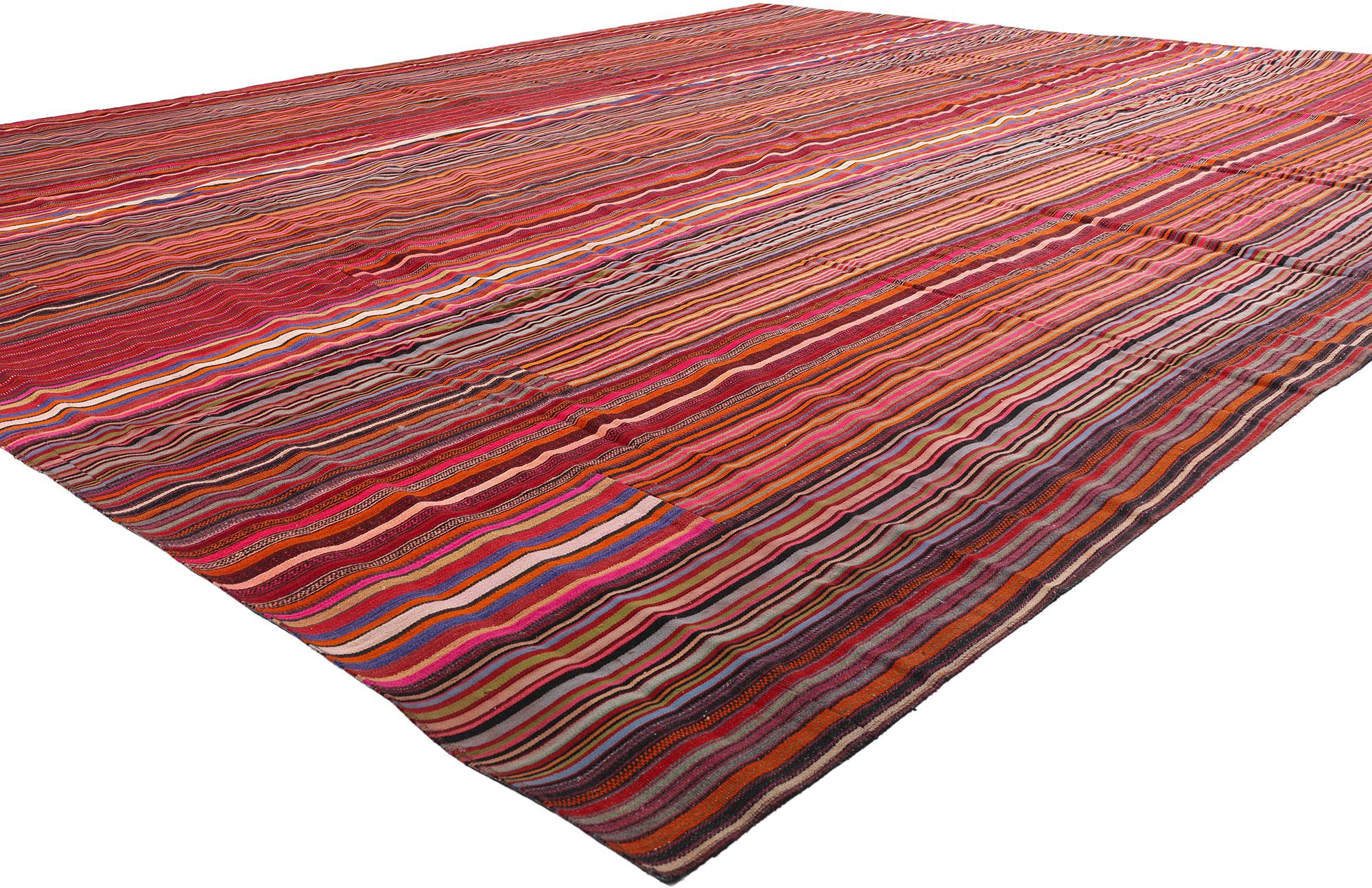 60807 Vintage Turkish Striped Kilim Rug, 13'00 x 15'00. Immerso nella tradizione e intessuto di storie mai raccontate, questo tappeto kilim vintage turco a strisce in lana tessuto a mano è un'ipnotizzante opera di artigianato che si tramanda nel