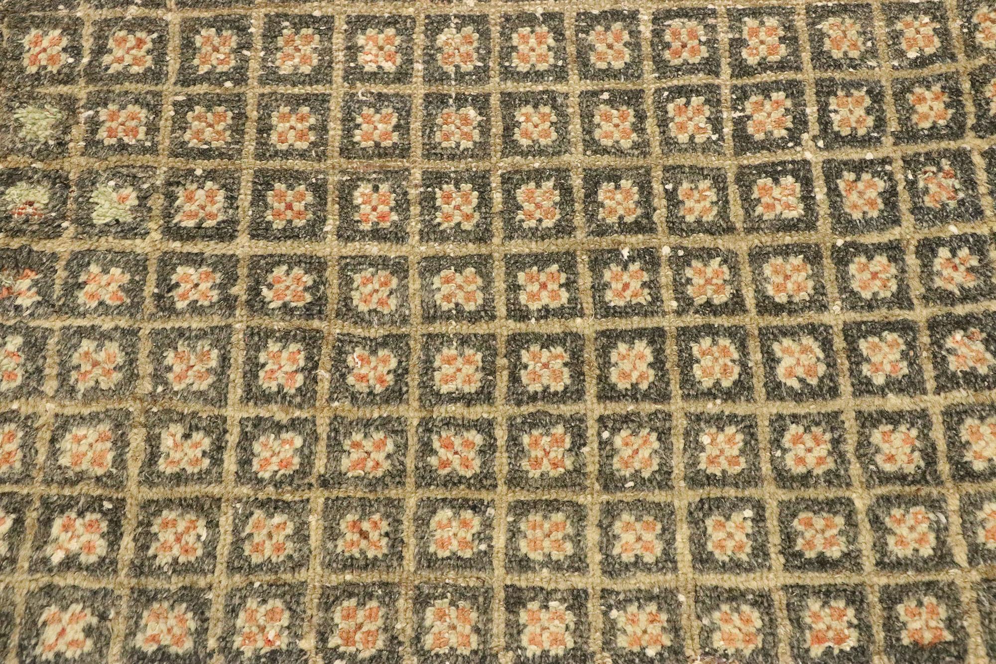 Distressed Vintage Turkish Tulu Accent Rug with Mid-Century Modern Cubist Style In Distressed Condition For Sale In Dallas, TX