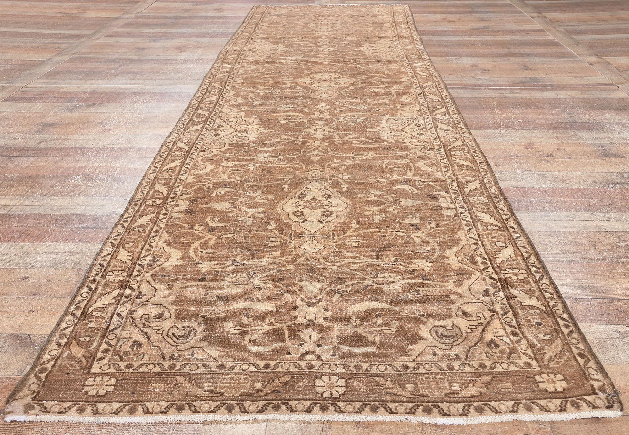 Abgenutzter Vintage-Teppich in warmen Erdtönen Persischer Hamadan Teppich im Angebot 1