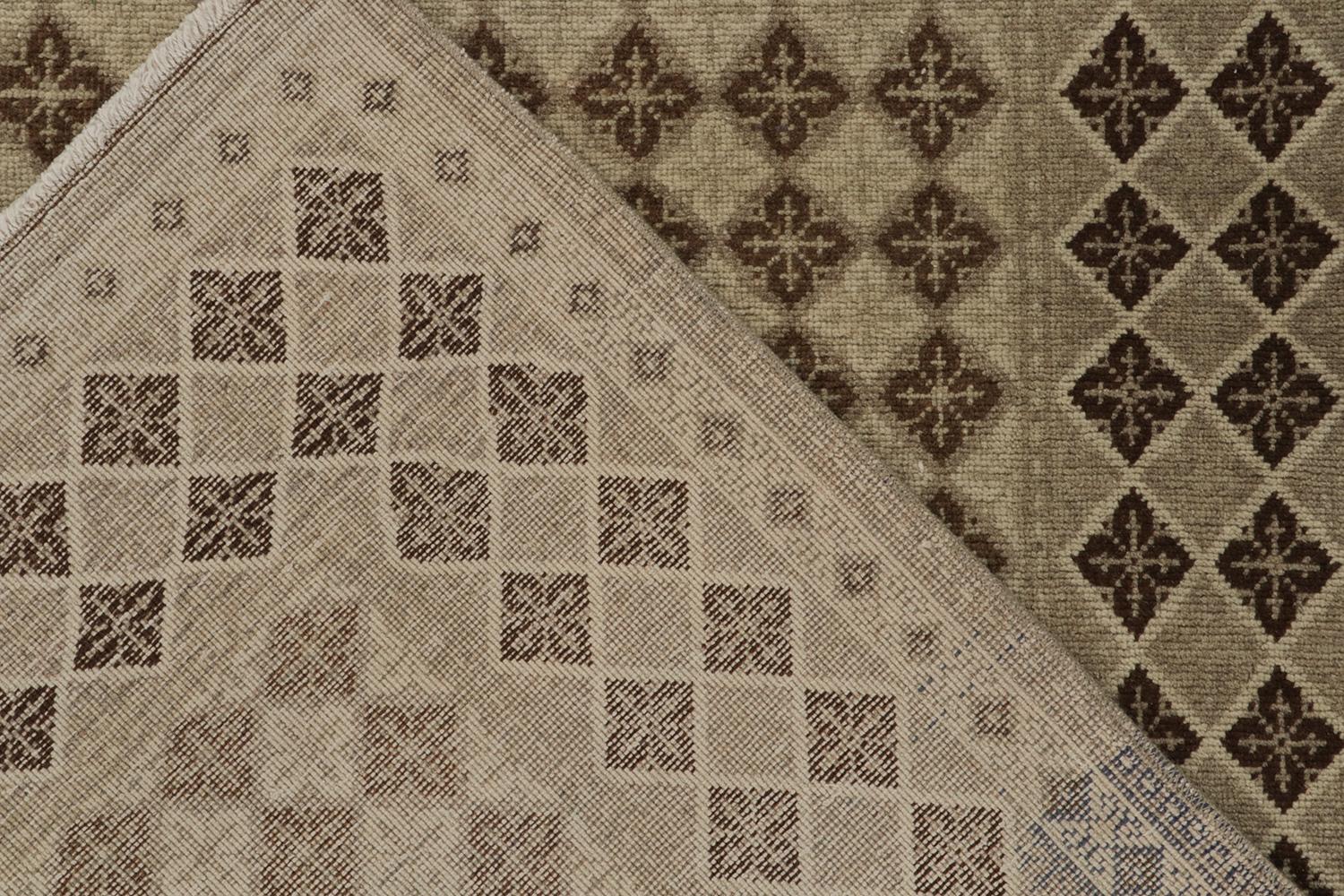 Metà XX secolo Tappeto Zeki Muren vintage con motivo beige e marrone, di Rug & Kilim in vendita