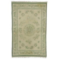 Tapis indien vintage vieilli et usé avec chinoiserie, style Shabby Chic