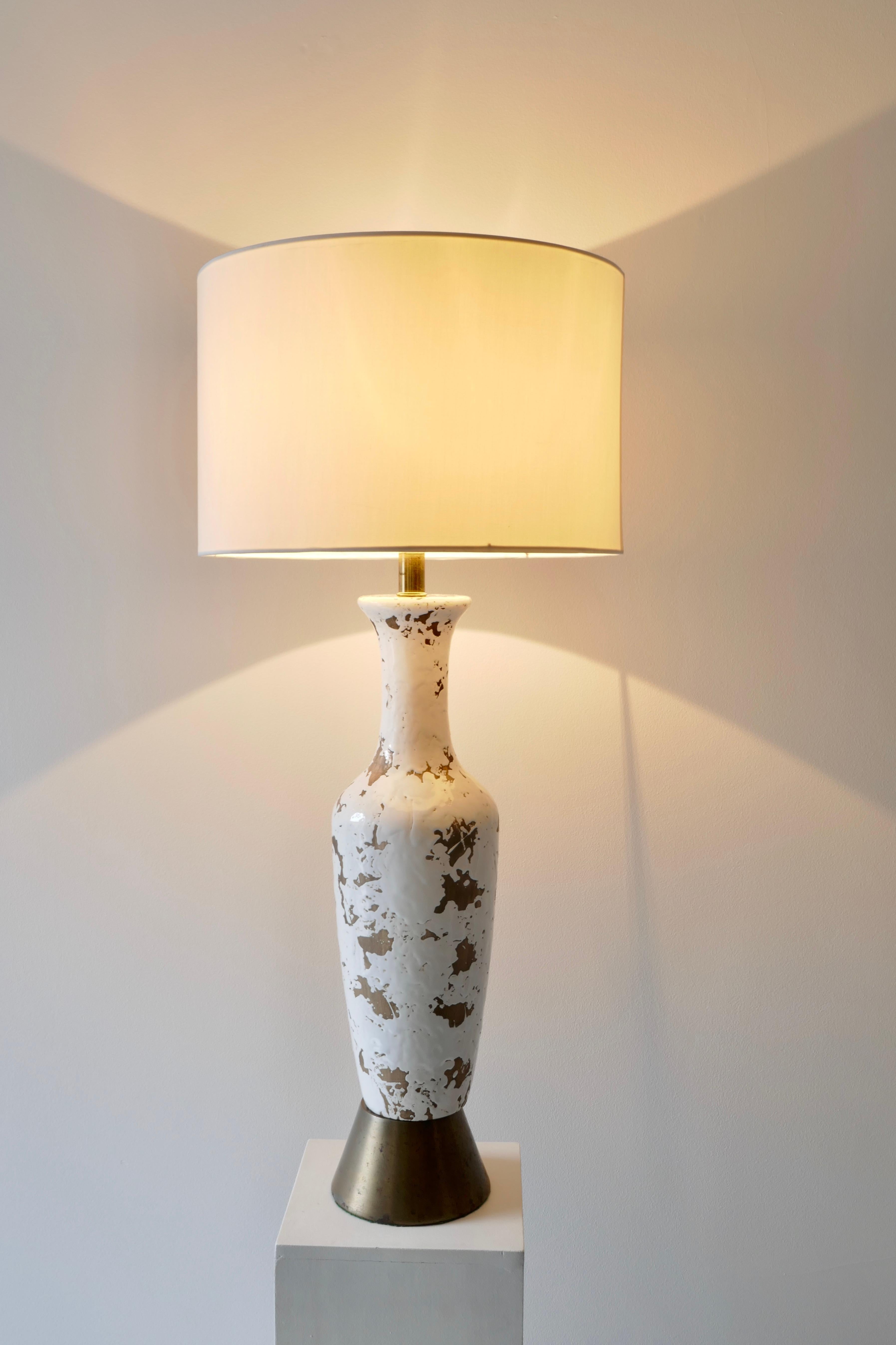 Mid-Century Modern Distressed White Tall Mid Century American Ceramic Table Lamp For Sale