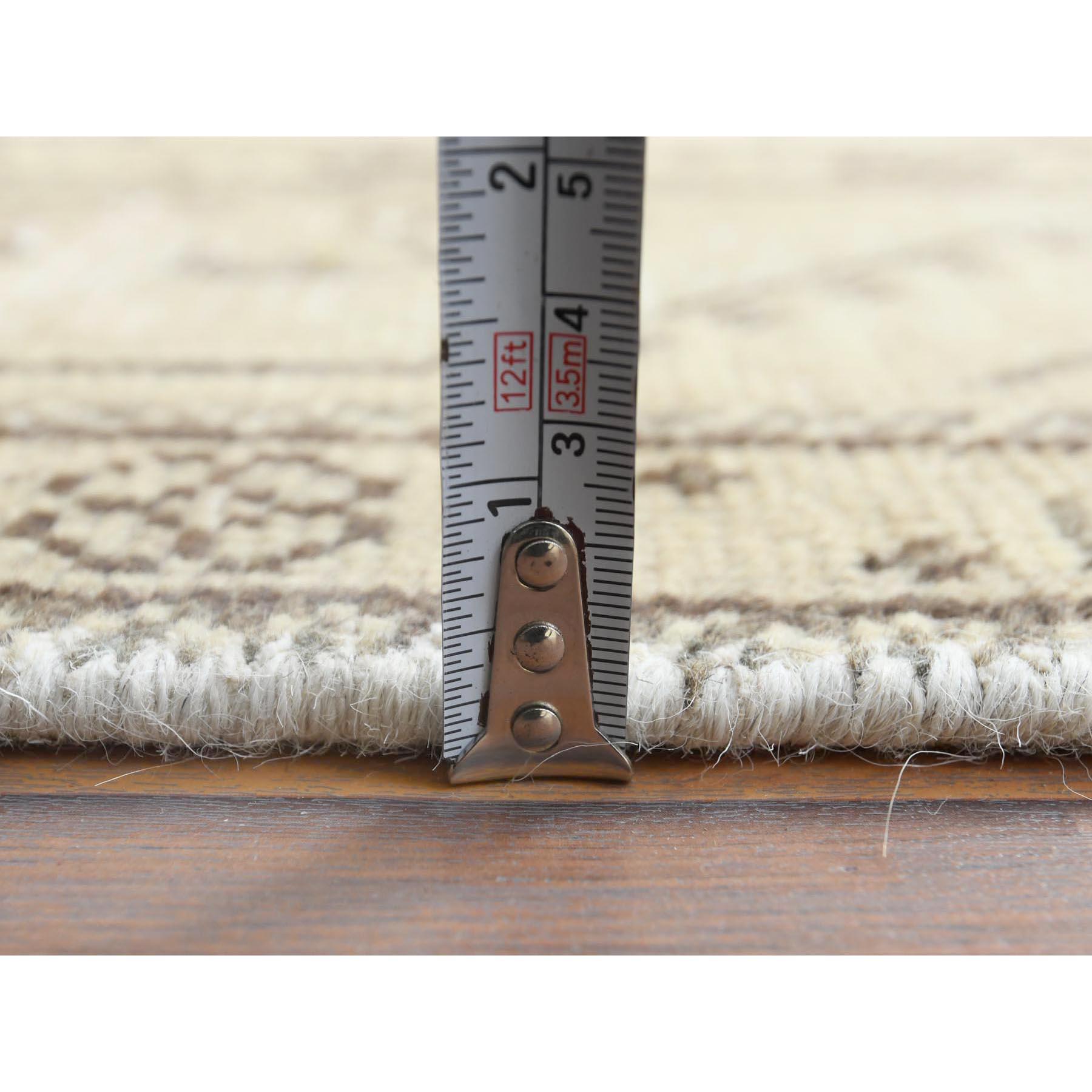 Alfombra anudada a mano Tabriz Persa de Lana Desgastada Marfil Vintage Lavado Blanco en venta 5