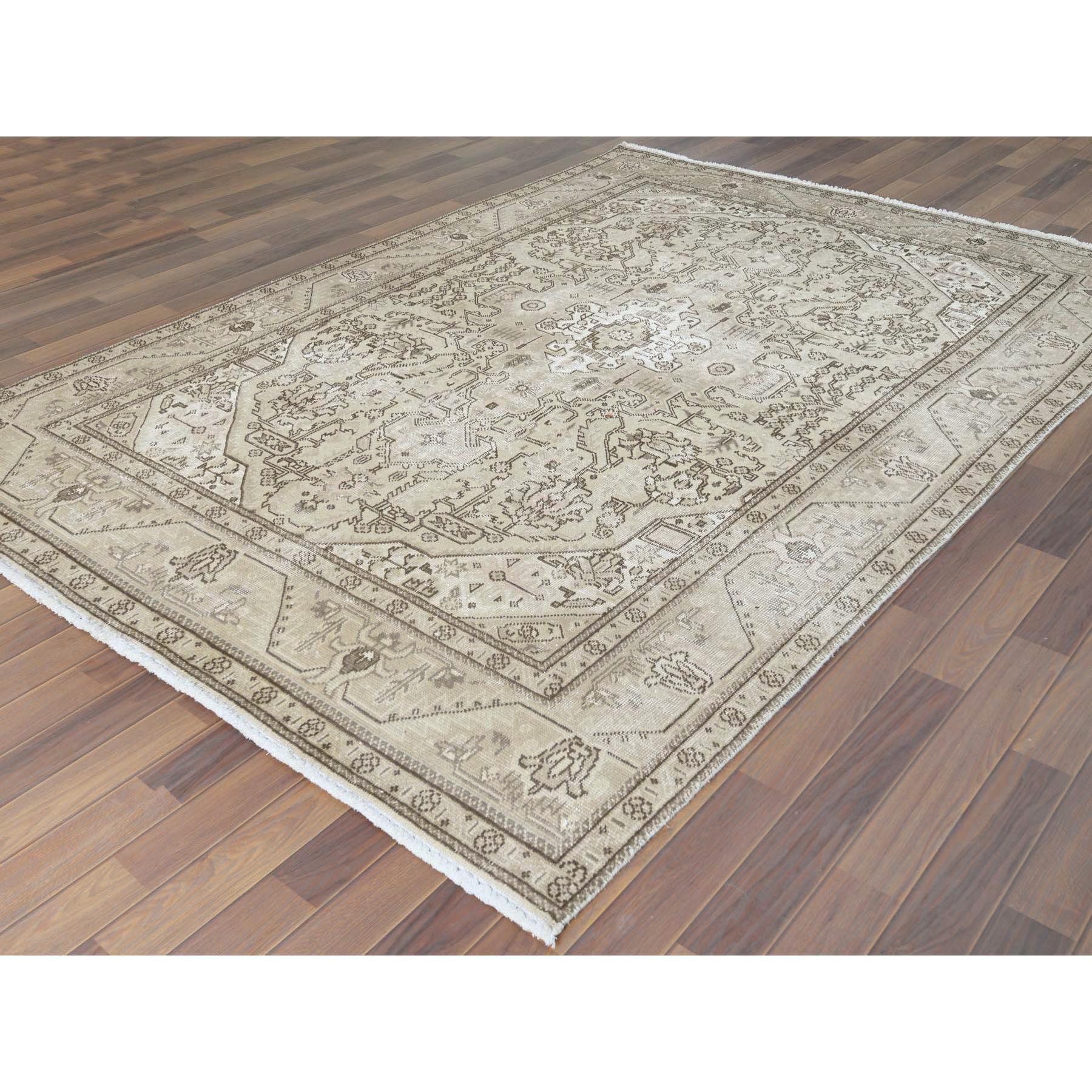 Alfombra anudada a mano Tabriz Persa de Lana Desgastada Marfil Vintage Lavado Blanco Anudado a mano en venta